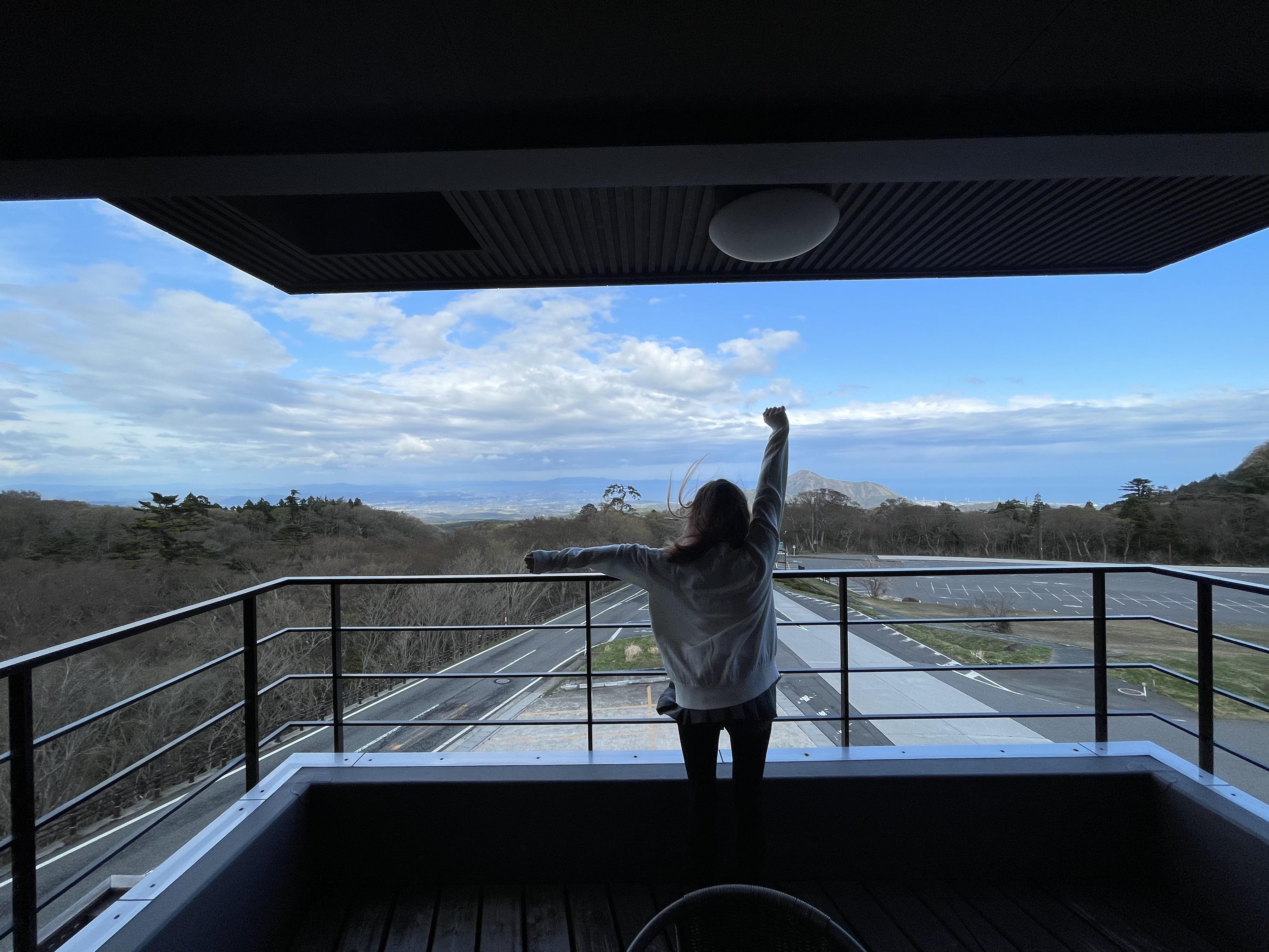 兩間房都有露台,一起身就可以睇到靚景!