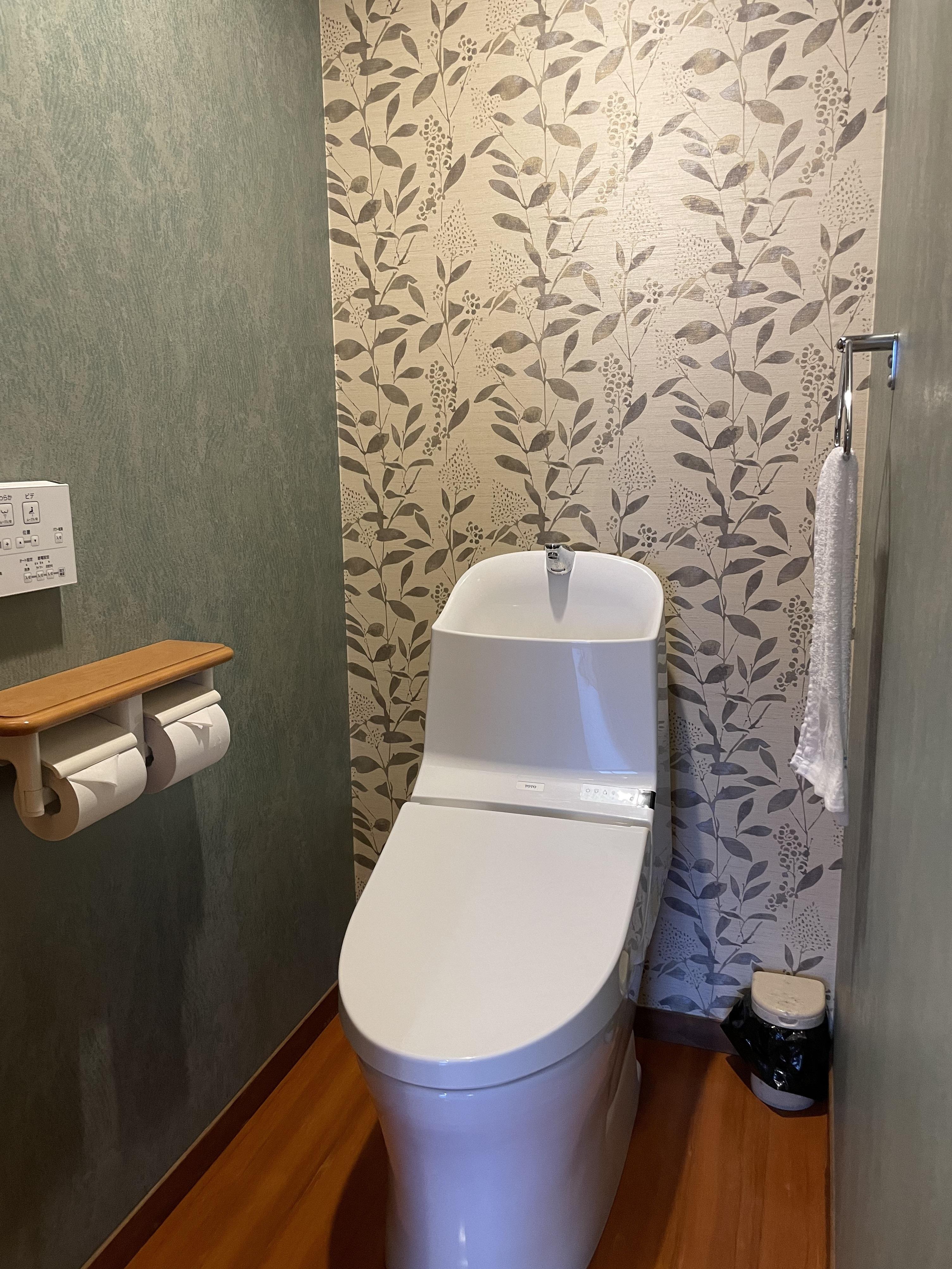 洗手間與浴室分開。