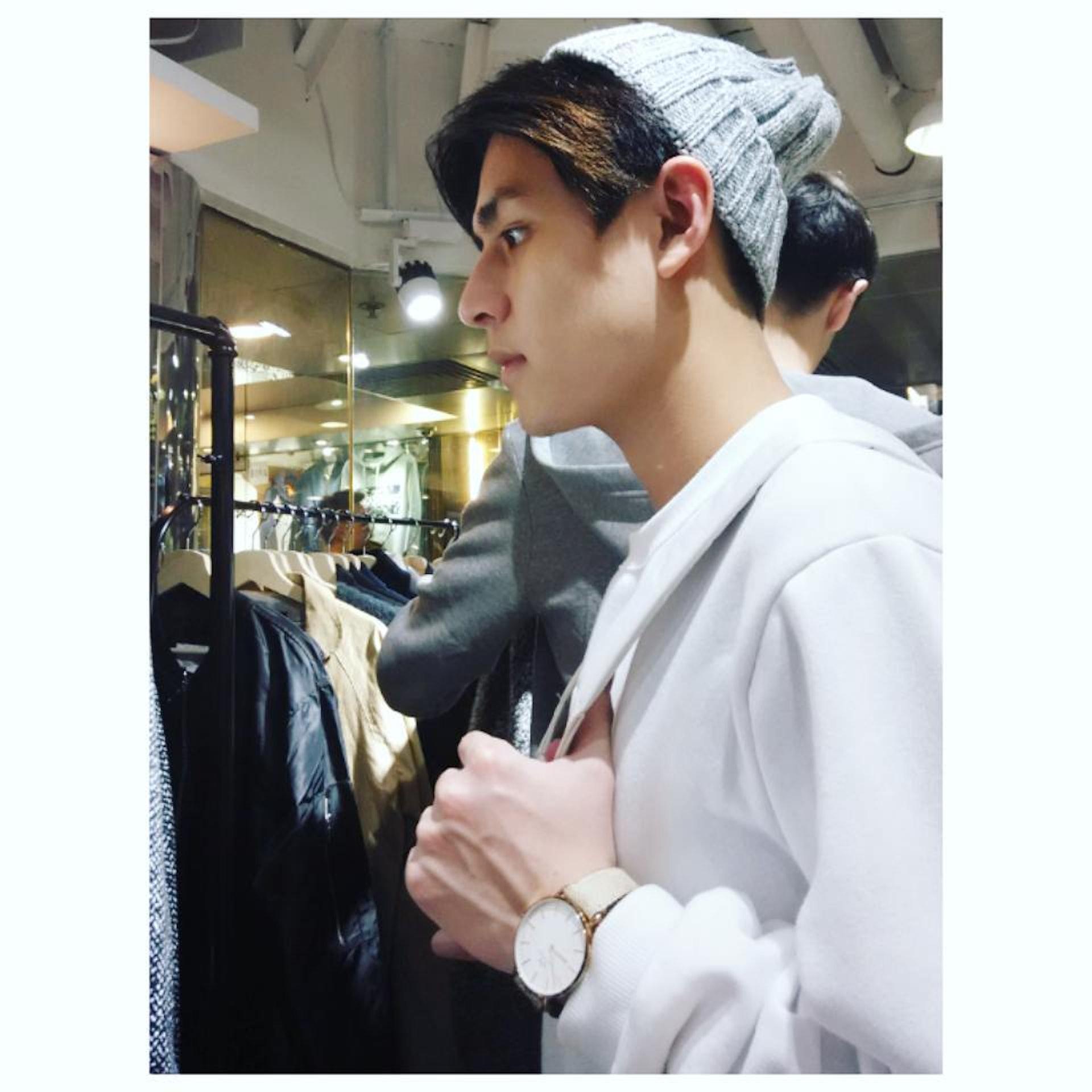 網民認為Agassi樣貌拍得住細佬。