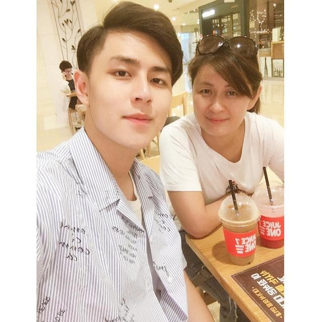 Agassi年前已跟媽咪到荷蘭定居。