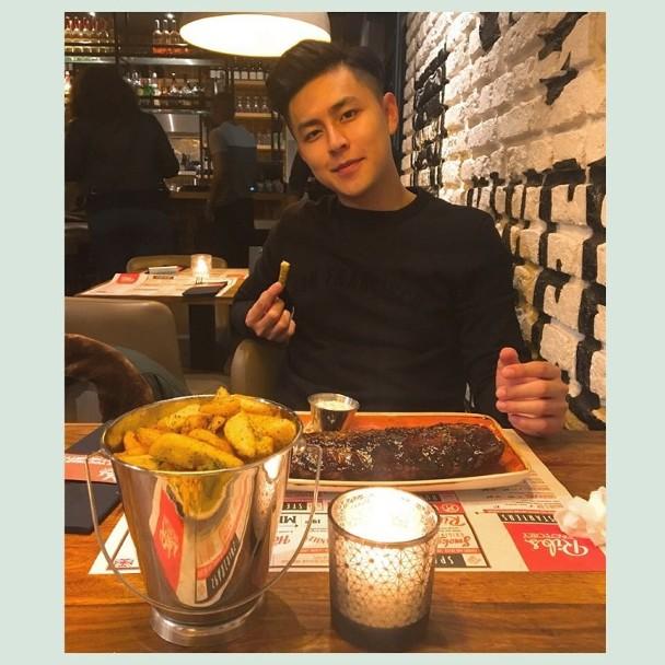 Agassi大量生活照於網上曝光。