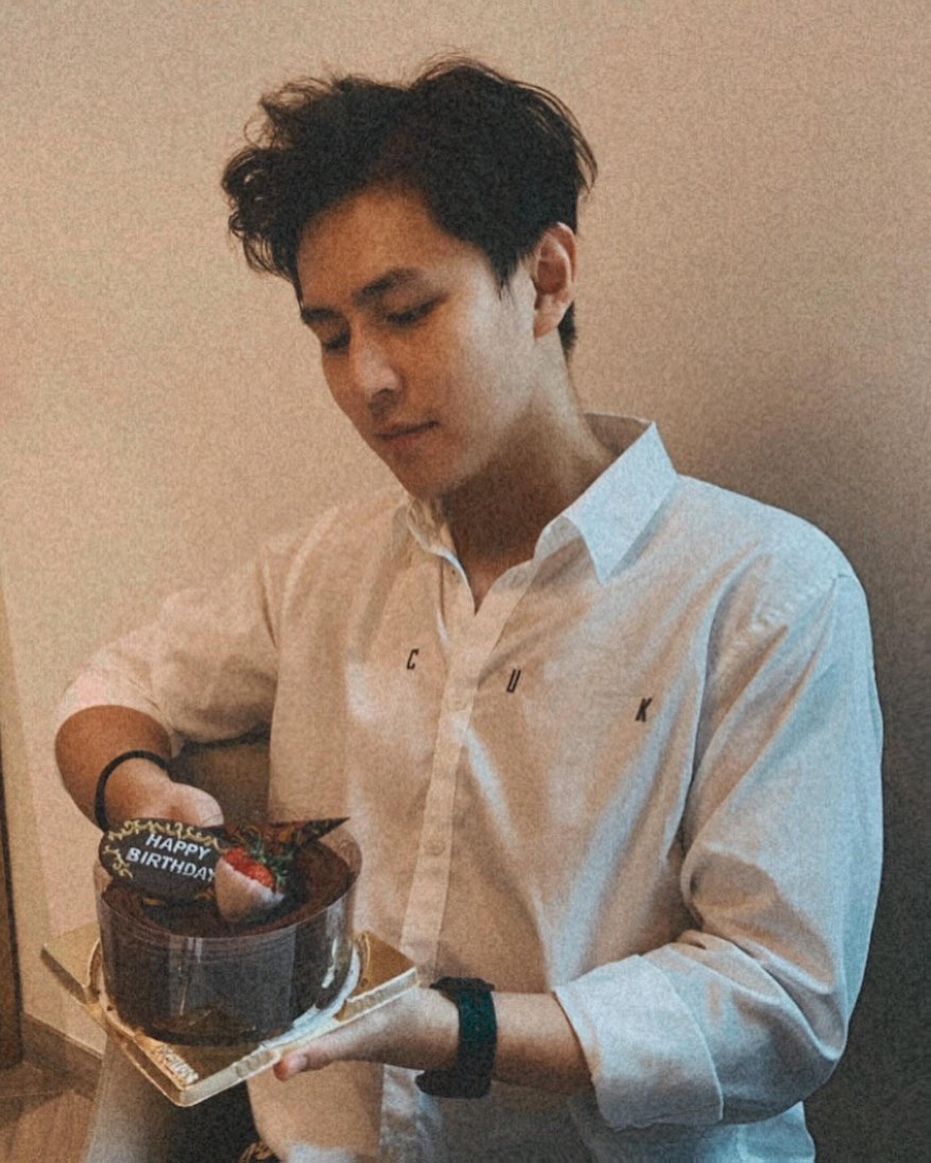 網民認為Agassi樣貌拍得住細佬。