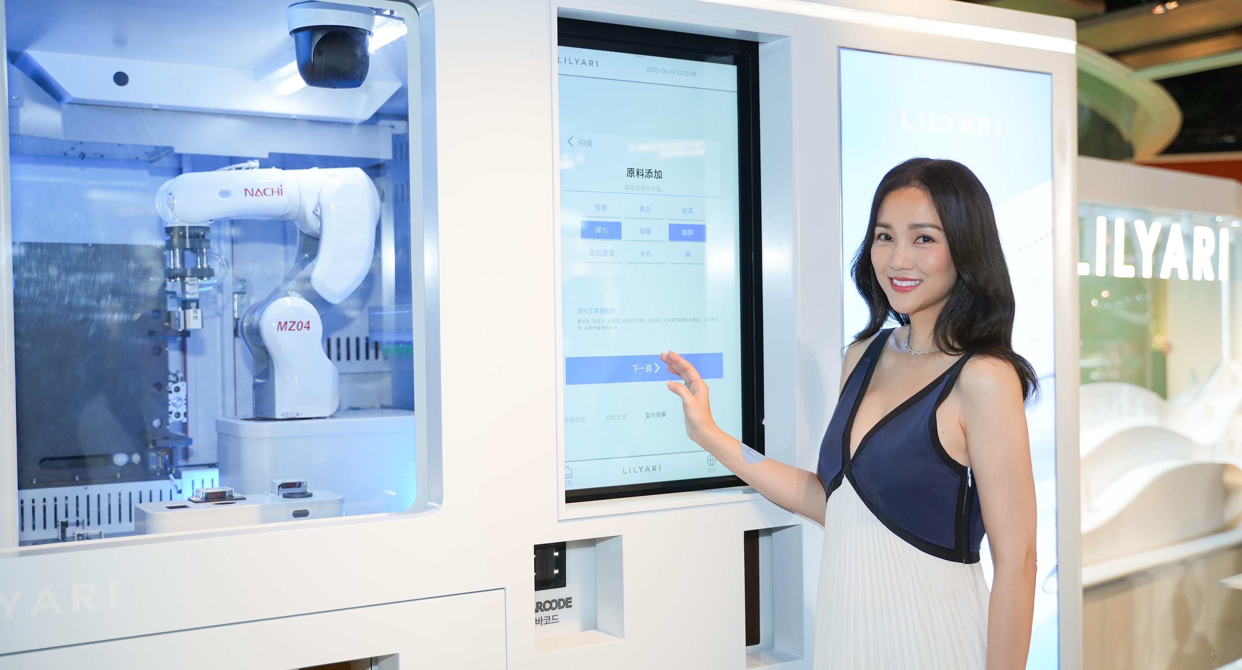 謝安琪(Kay)率先體驗AI調配專屬護膚品。