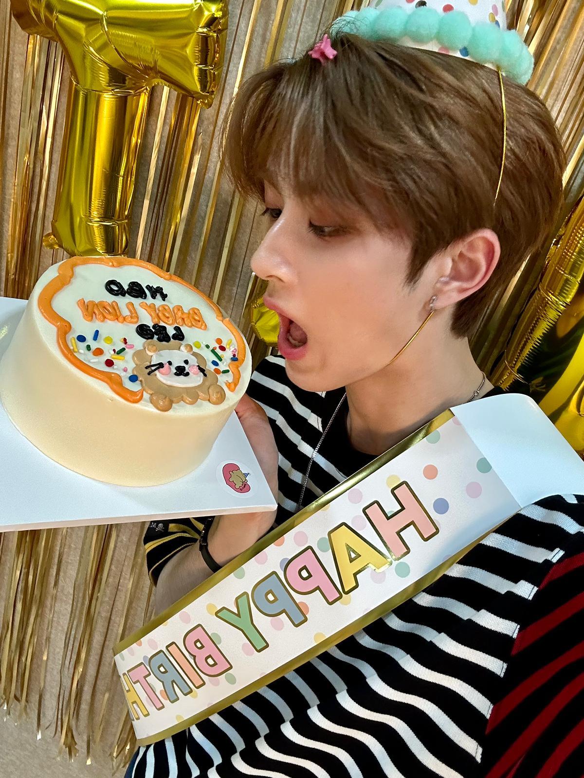 LEO今年的生日PO,獲大量留言祝賀。