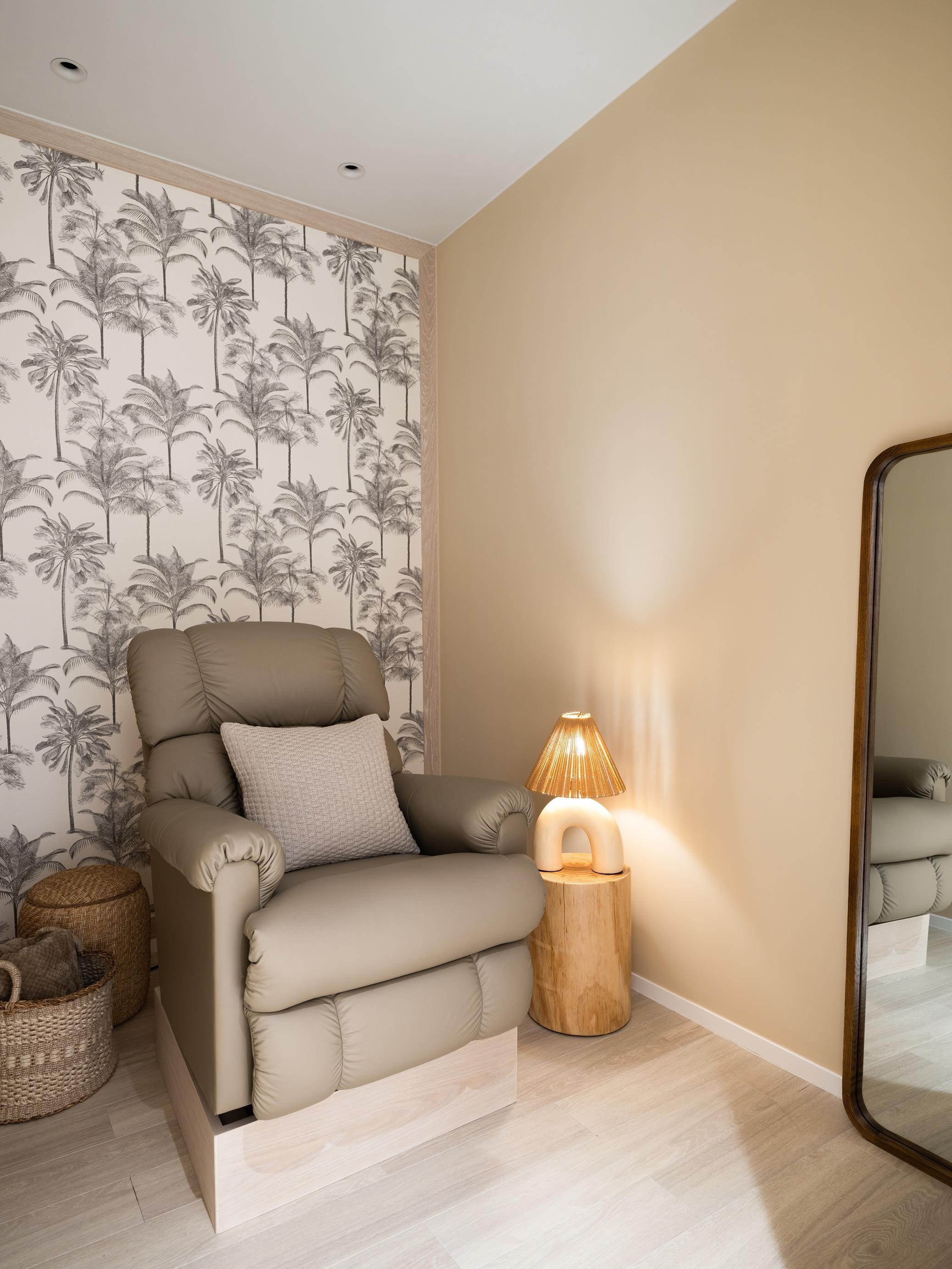 LashLab由睫毛嫁接技術、產品、美睫師到室內設計,都緊隨台灣店鋪。