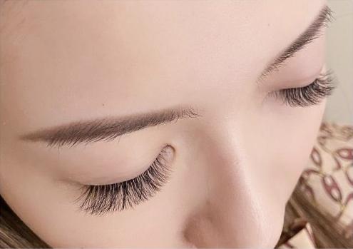 6D多層次輕柔棉花糖型:豐盈濃密、顯著效果、適合天然睫毛較少人士