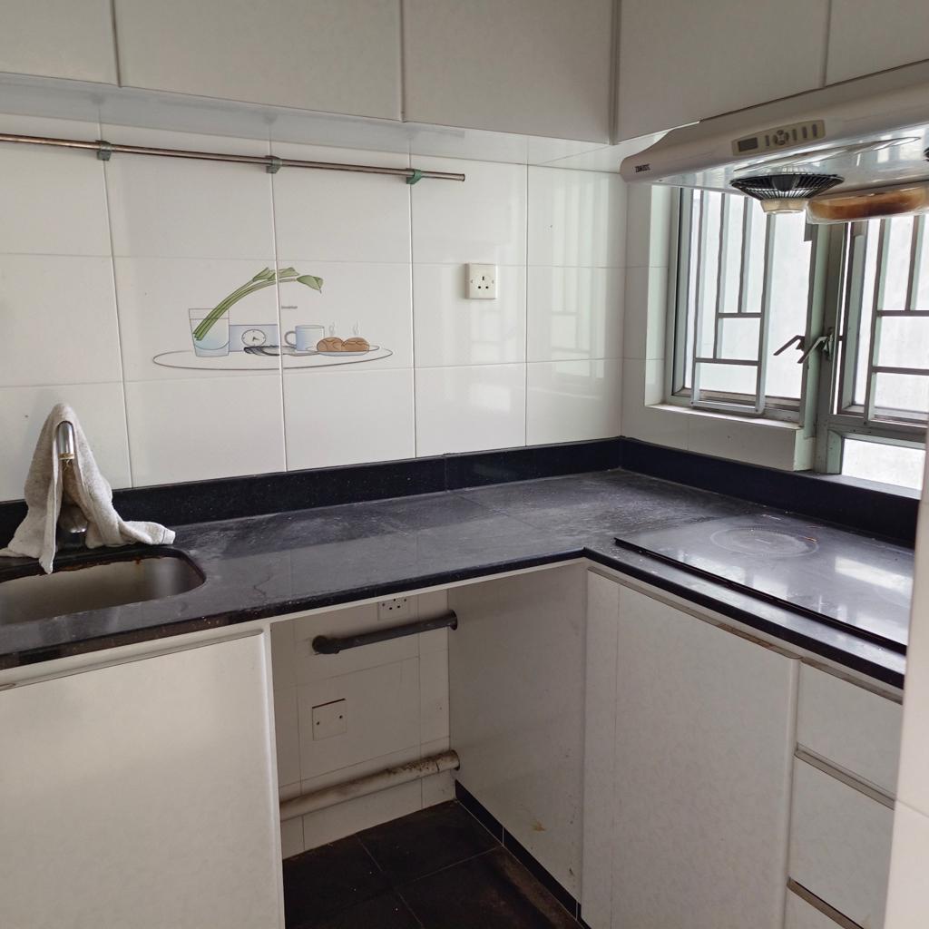 廚房空間充裕實用。(代理提供)