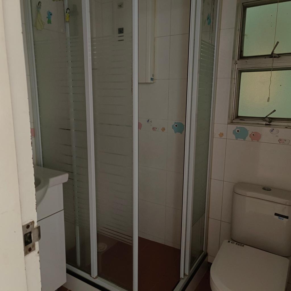 浴室面積算大,企缸設計更顯空間感。(代理提供)