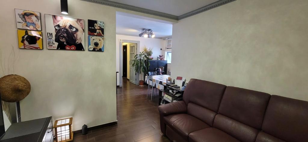 大廳屬「呂」字型開則,間隔鮮明實用。(代理提供)