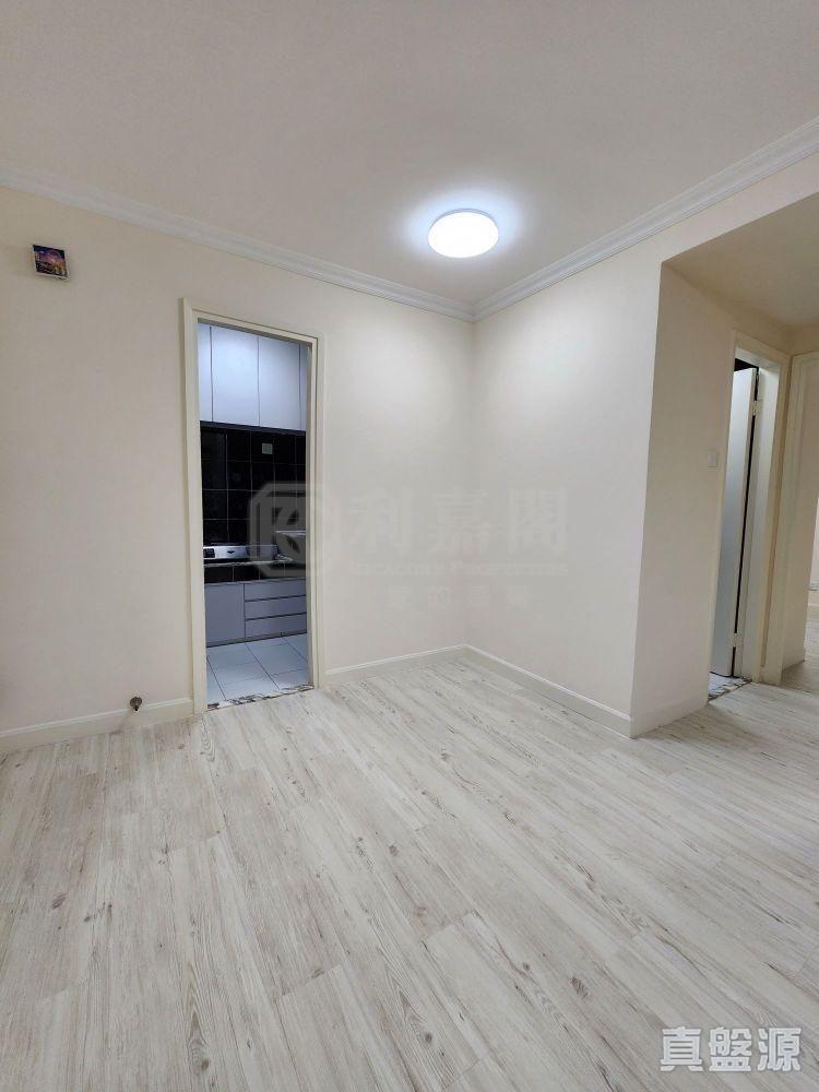 單位裝修新淨企理,大廳地板和牆身均簇新。(代理提供)