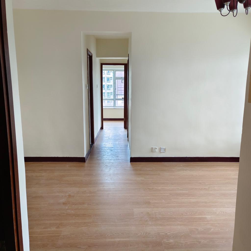 大廳採長方形開則,地板和牆身均簇新。(代理提供)