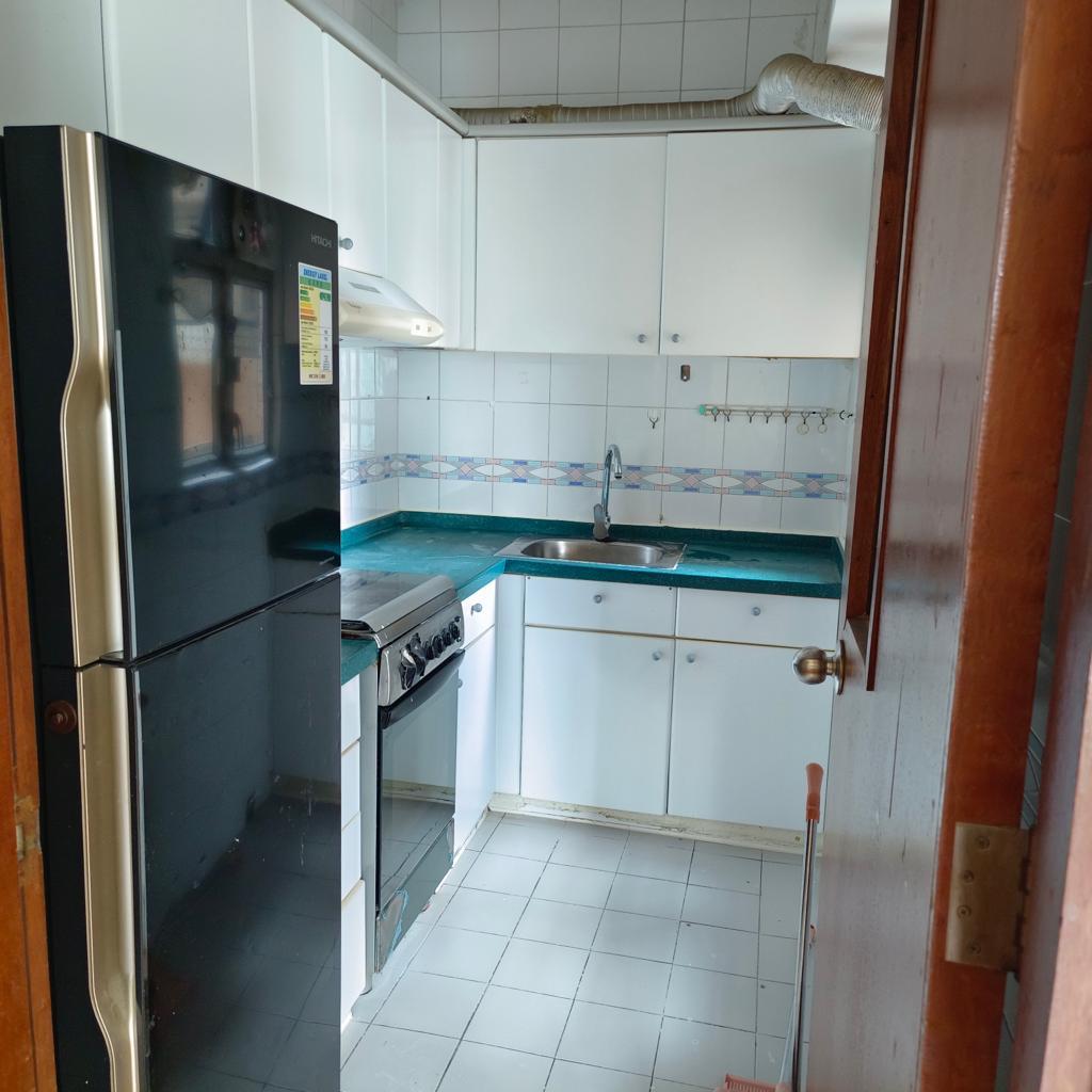 廚房裝修普通,勝在闊落實用。(代理提供)