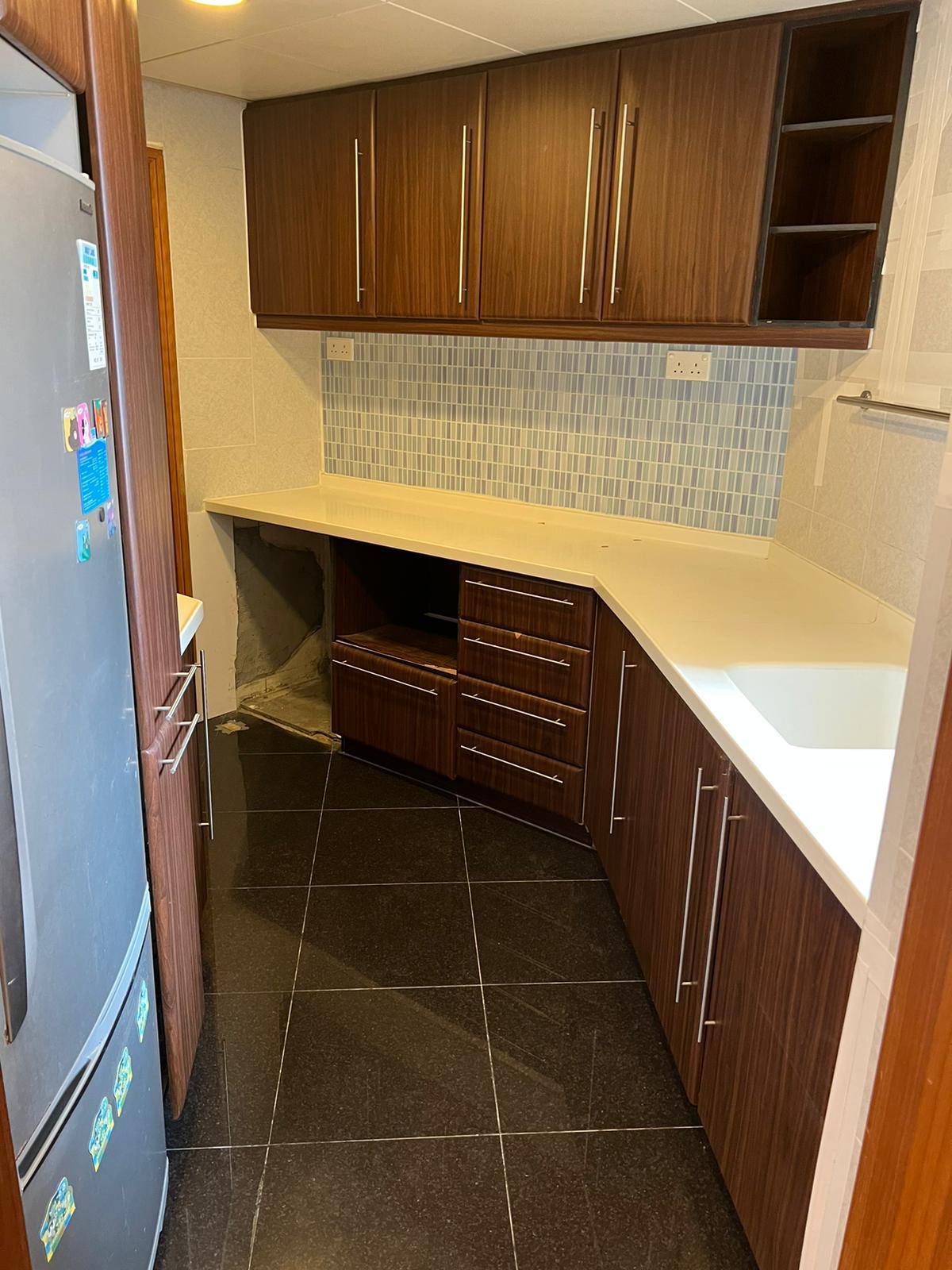 闊落的廚房新淨企理。(代理提供)