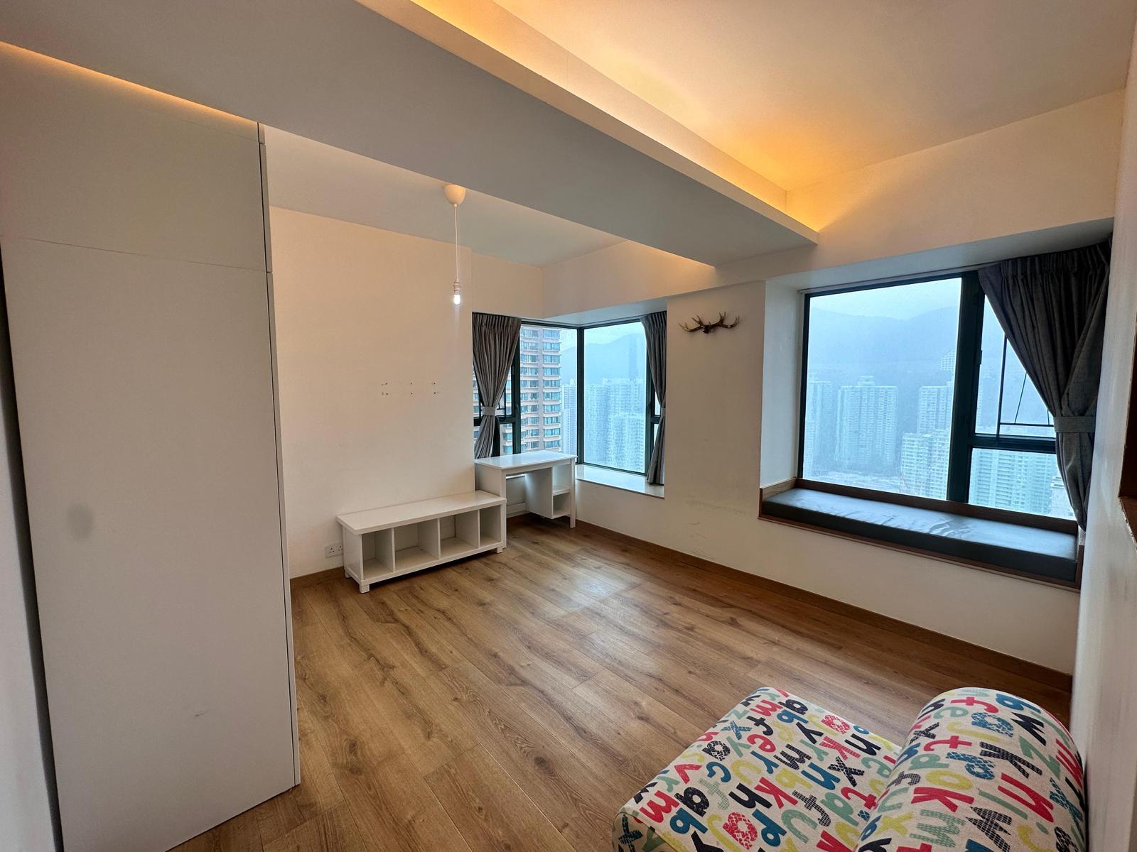 主人套房面積十分寬敞,兩扇大窗令室內光猛開揚。(代理提供)