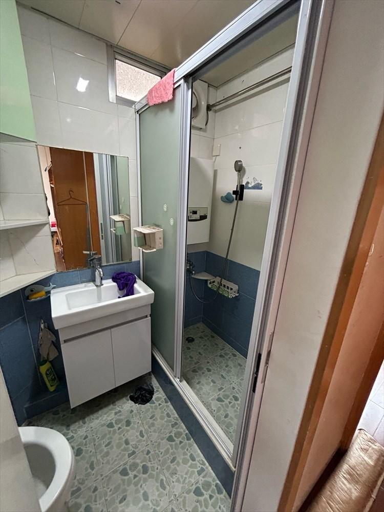 加設企缸的浴室,簡約企理。(代理提供)