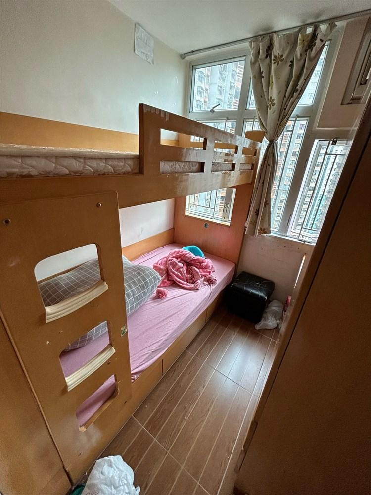 另一個睡房面積較細,但窗戶大,十分通爽開揚。(代理提供)