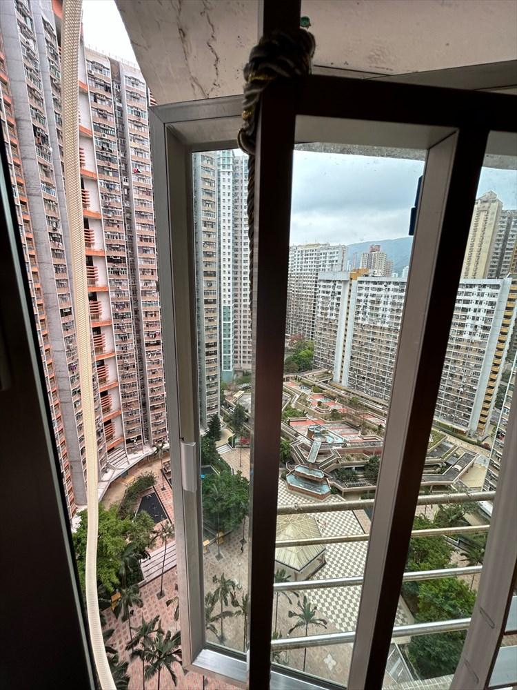 單位景觀開揚,以內園及樓景為主,視野闊落。(代理提供)