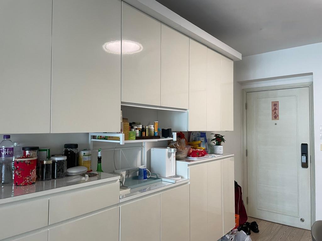 單位附有雅緻裝修之餘,亦附有傢具,新租客可即租即住。(代理提供)