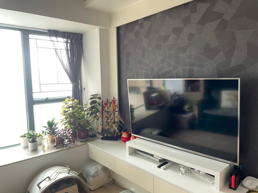 新租客睇中單位裝修新淨時尚,並有齊各式基本傢具。(代理提供)