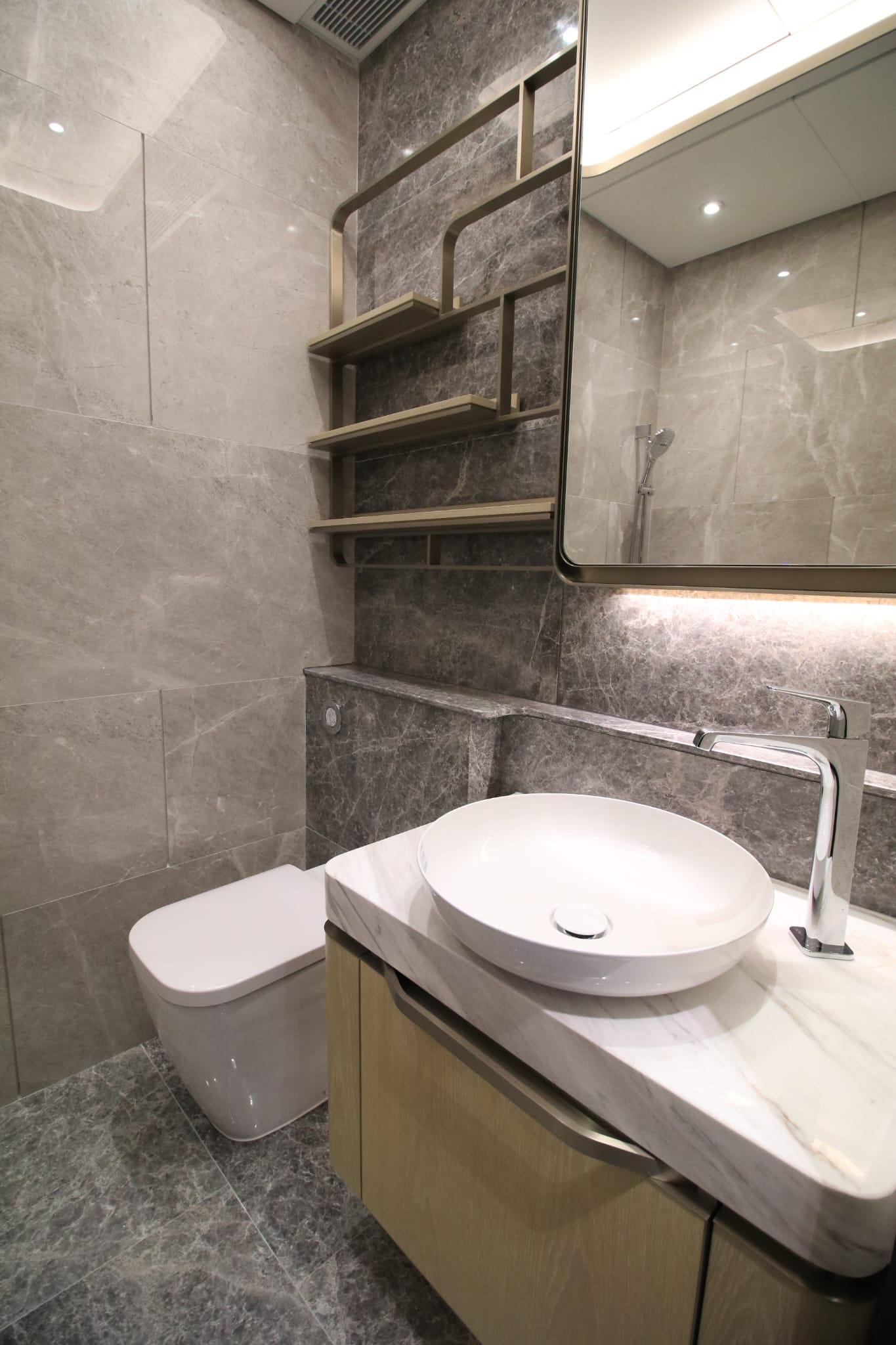 主人套房浴室設計華麗,配備一系列德國及日本等浴室品牌裝置。(林俊源攝)