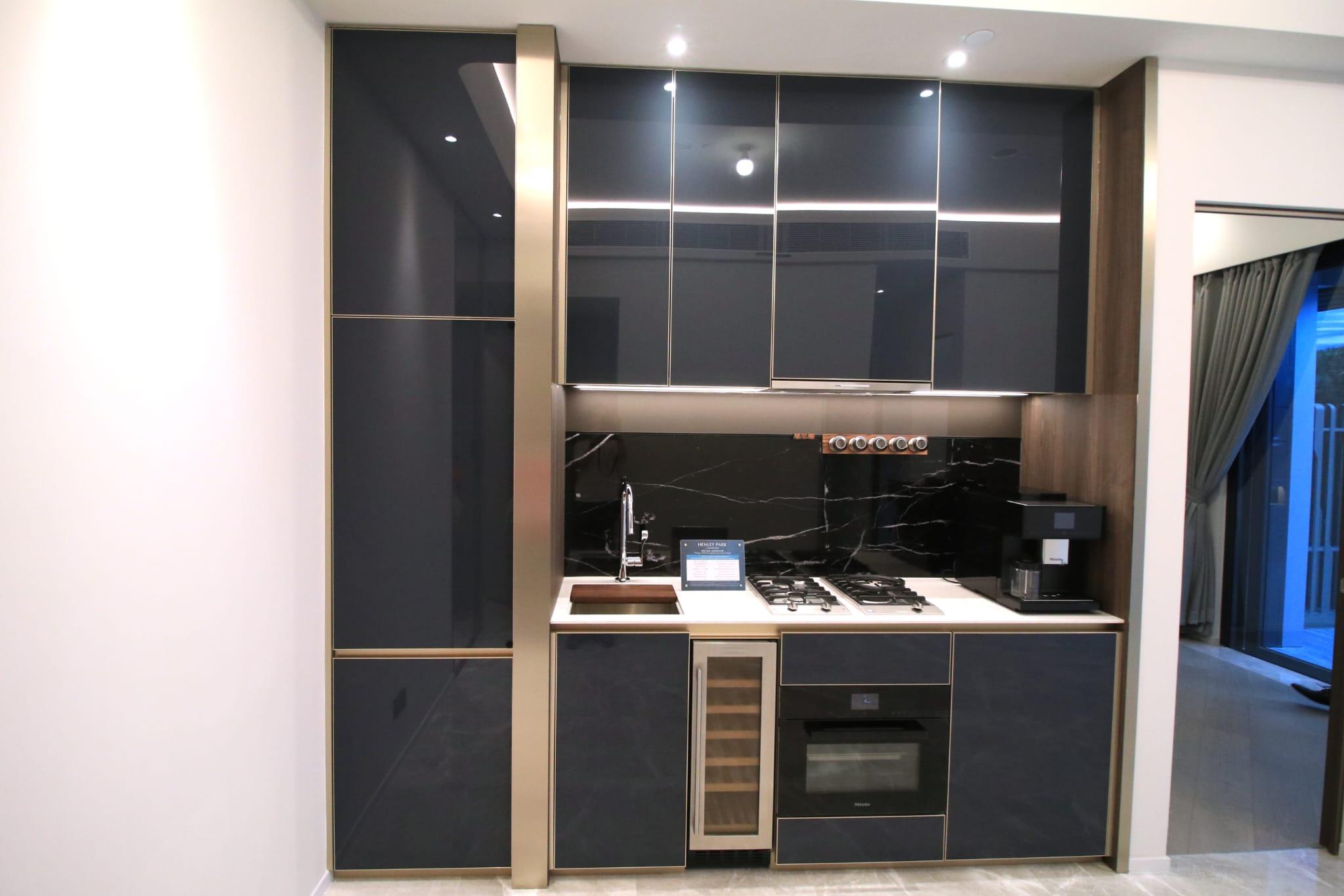 開放式設計廚房,選用Miele等入廚配備。(林俊源攝)