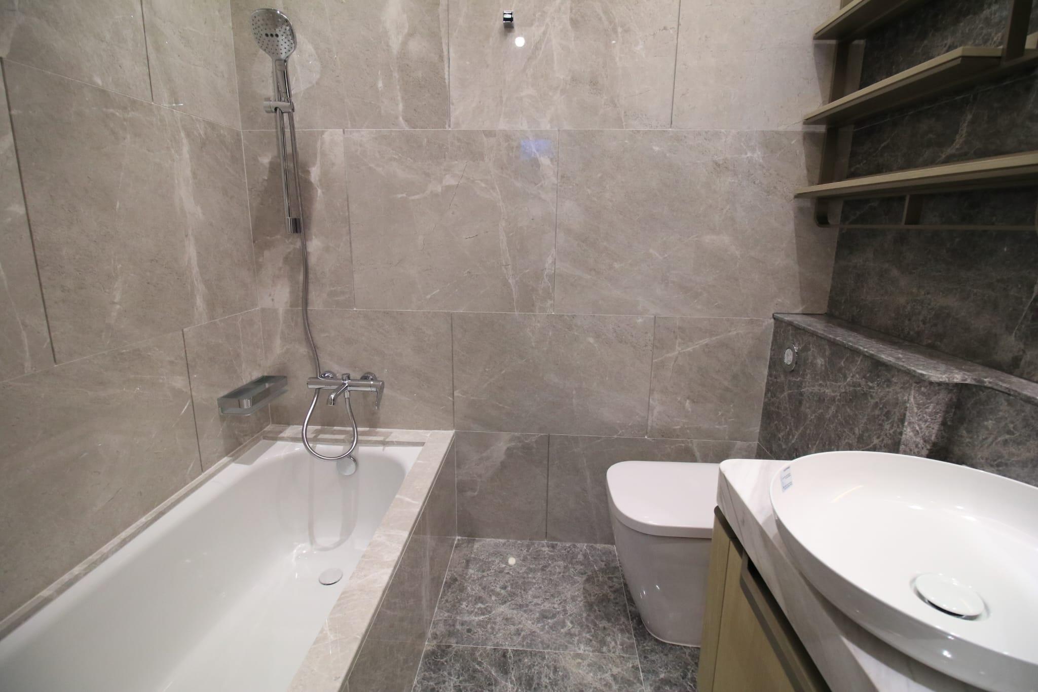 主人套房浴室設計華麗,配備一系列德國及日本等浴室品牌裝置。(林俊源攝)