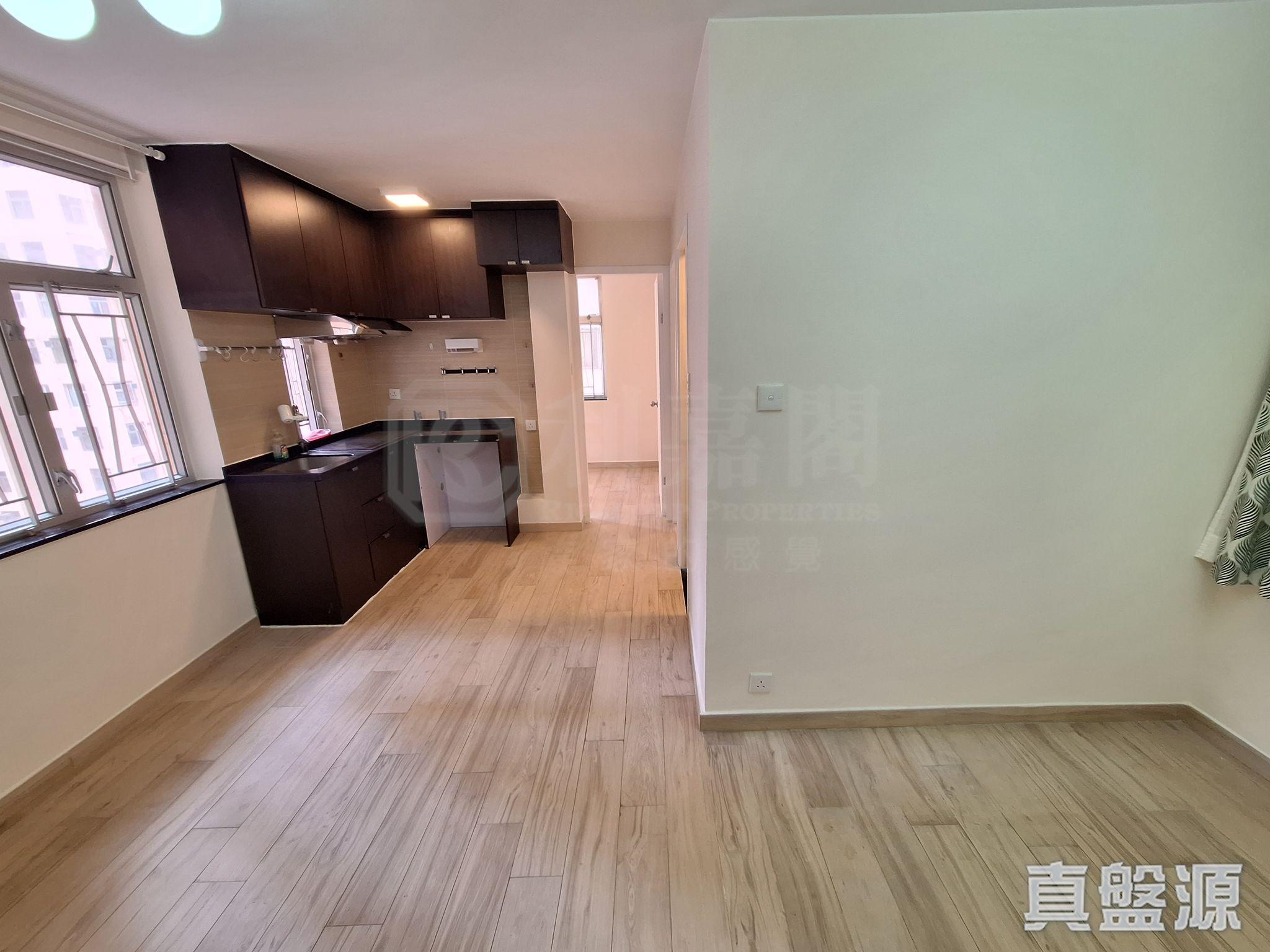 單位大廳呈L形及廚房採開放式設計,空間闊落實用。(代理提供)