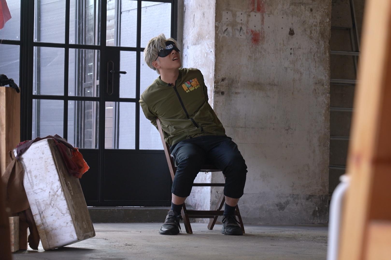 Edan被神秘大佬擄走。