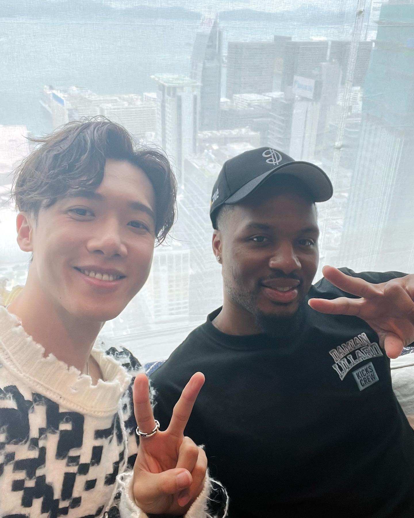 Stanely@MIRROR追星成功,曬與利拿特合照。