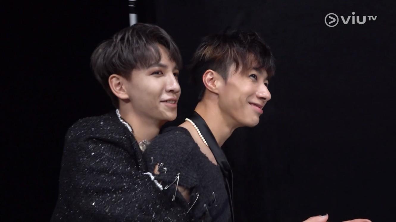 落敗的Tiger被Snoopy從後攬住返入後台。