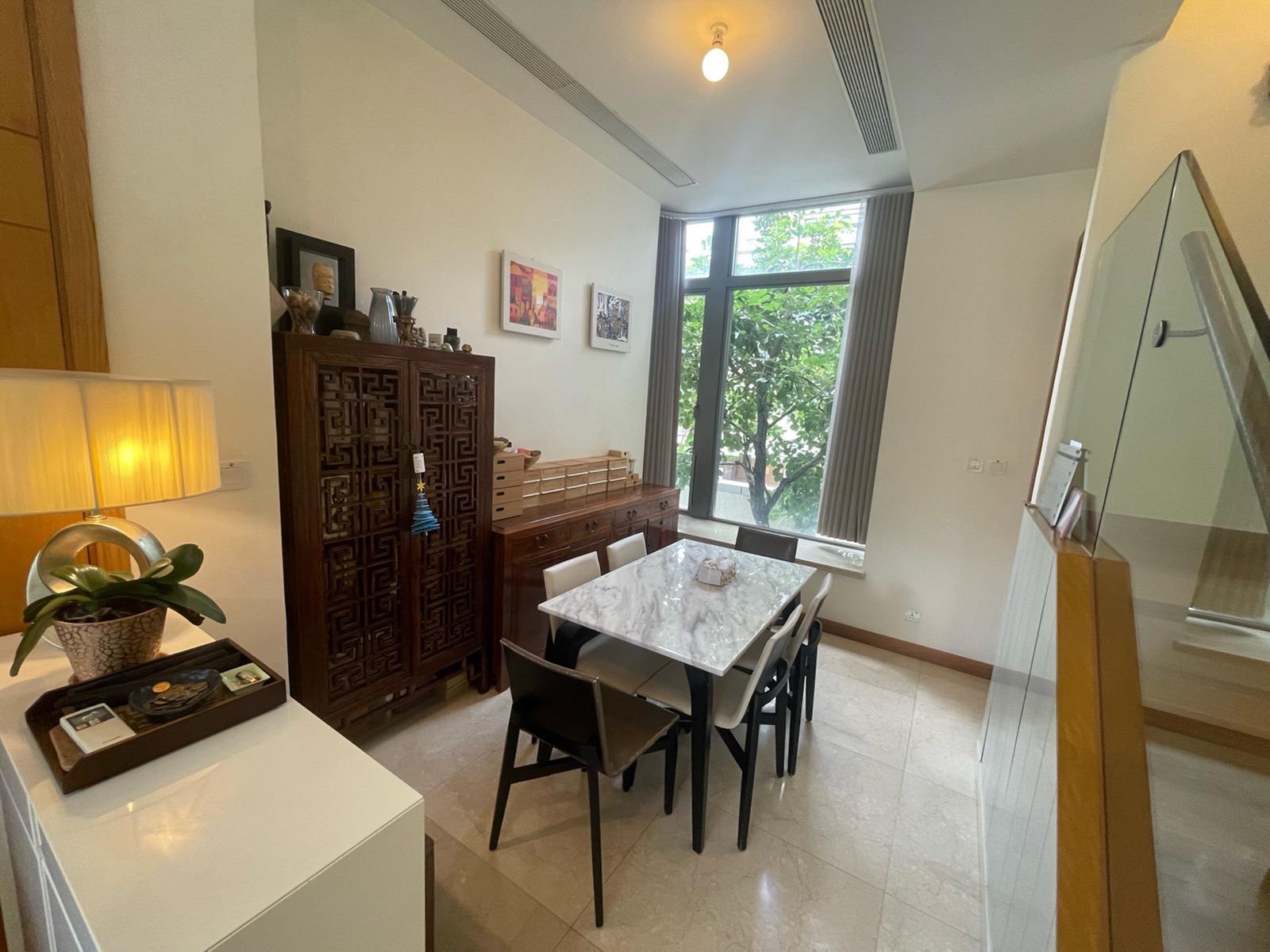 飯廳面積不算太大,但光猛舒服。