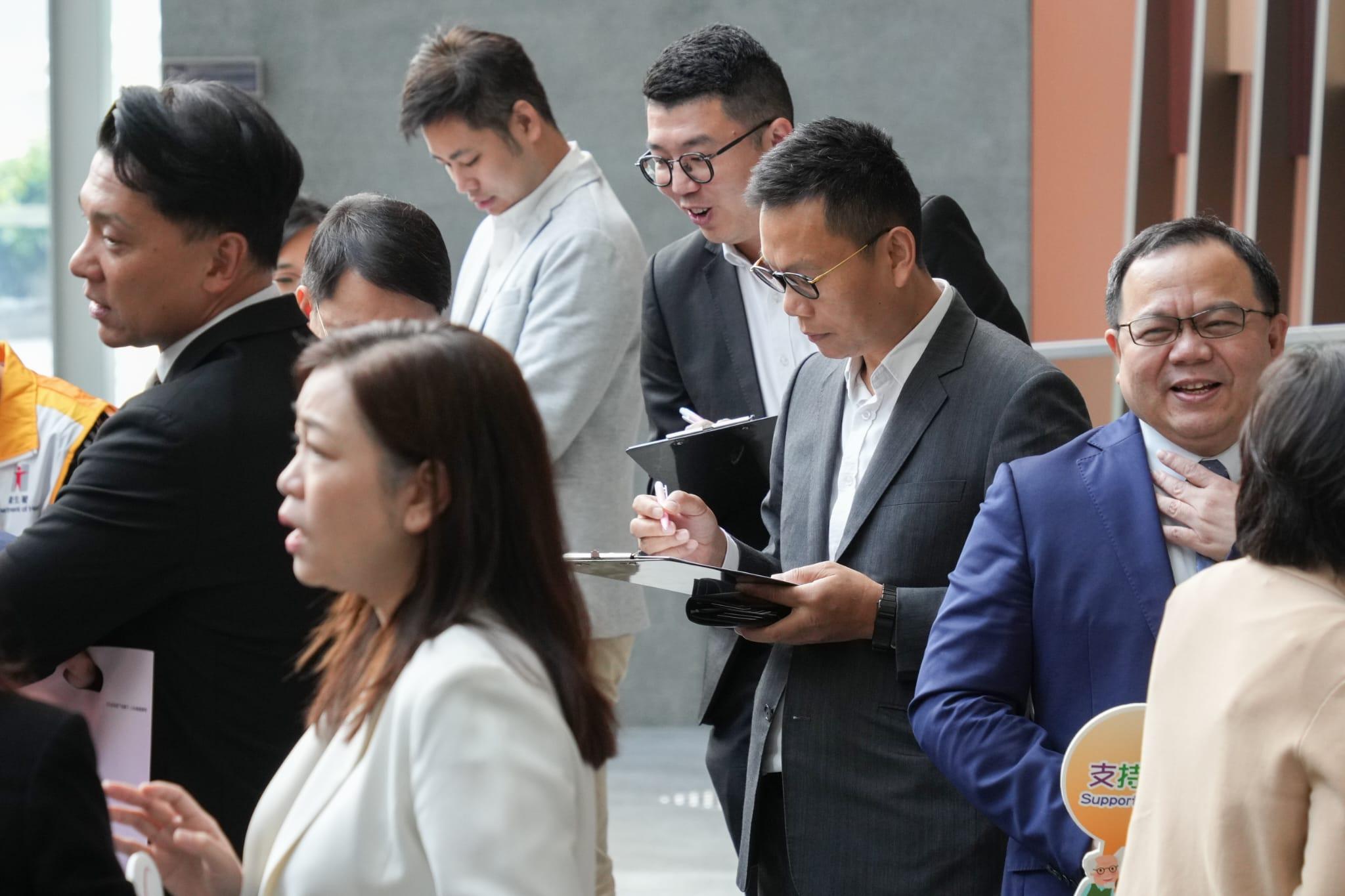 器官捐贈|立法會政總設推廣攤位 盧寵茂:末期器官衰竭病人重生唯一希望