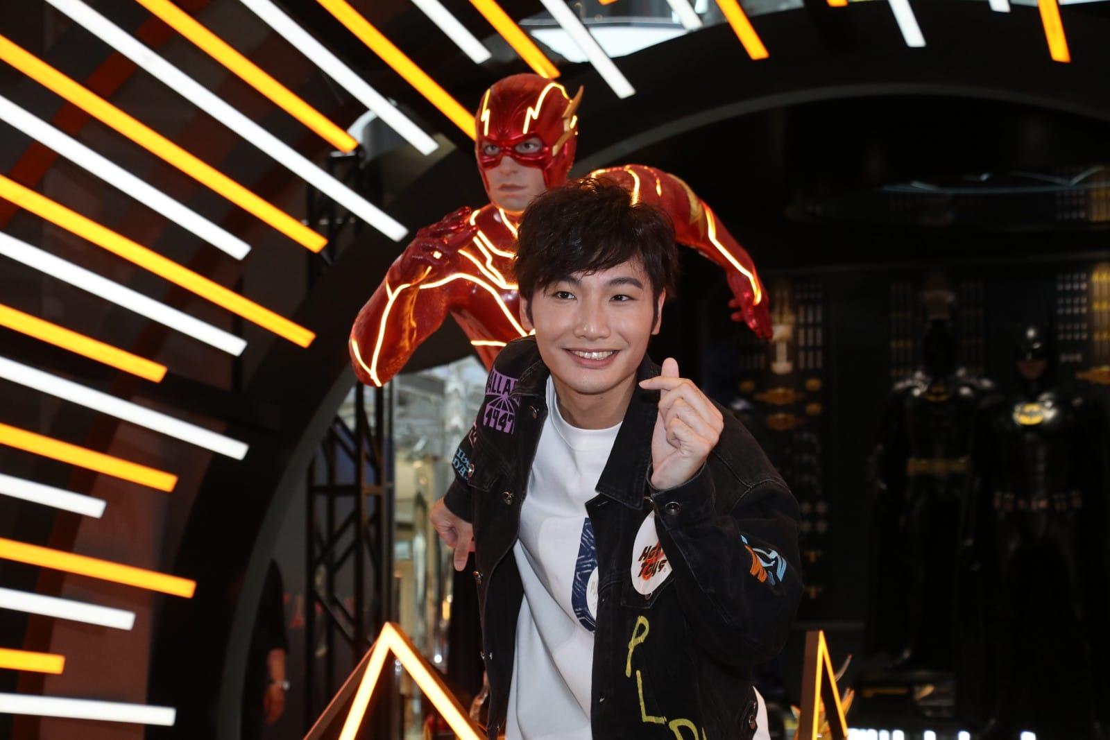 「Dee哥2.0」出席Hot Toys「 閃電俠.神速閃現」主題展覽揭幕活動。(林俊源攝)