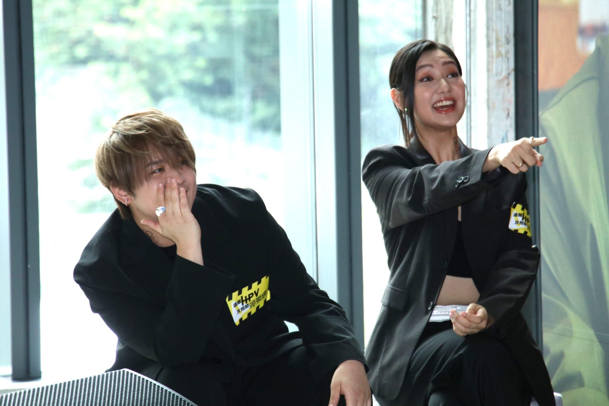 Mandy與姜濤出席《與HPV的距離》互動劇情影片發布會,與粉絲玩遊戲。(林俊源攝)