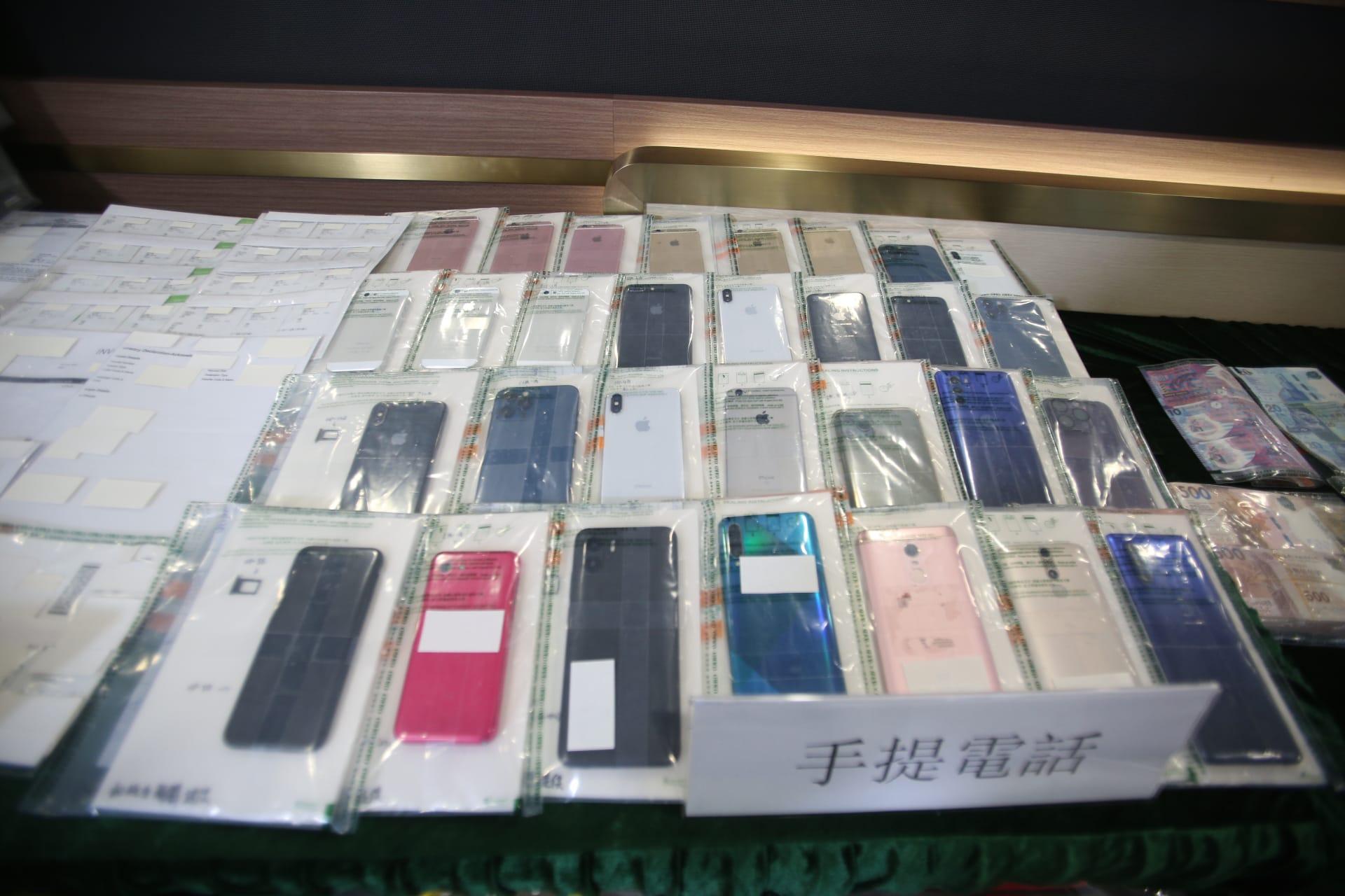 海關瓦解洗黑錢集團拘23人 涉空運逾7億港元現金