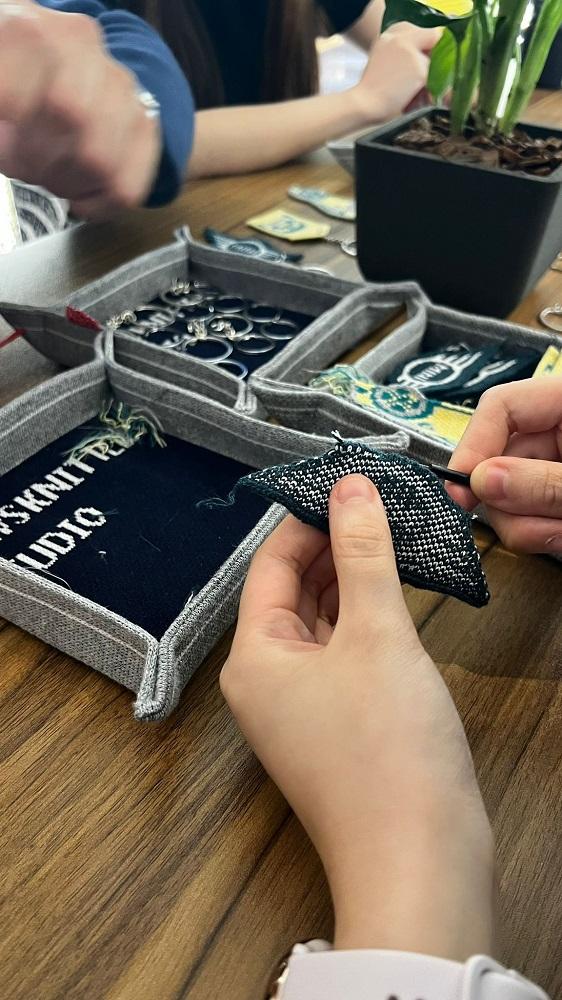 MINI BIG LOVE更聯乘擁有近五十年織造經驗的羅氏針織,推出期間限定Pop-up Shop及工作坊。