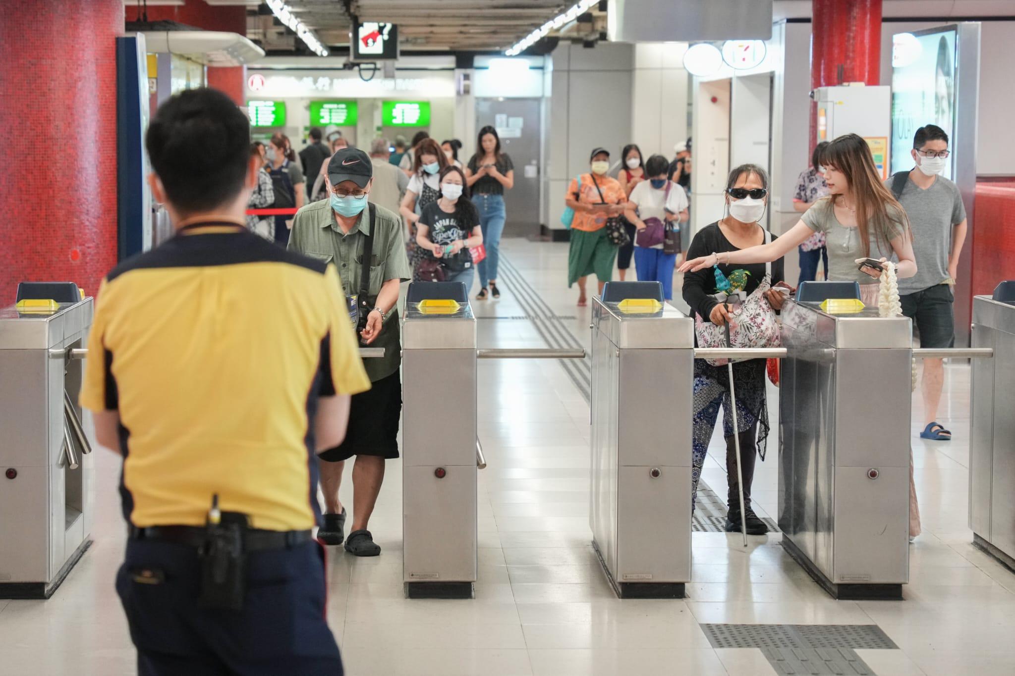 二元乘車優惠|稱政府高調打擊目標是阻嚇及教育 李家超:相信絕大部分市民都是守法