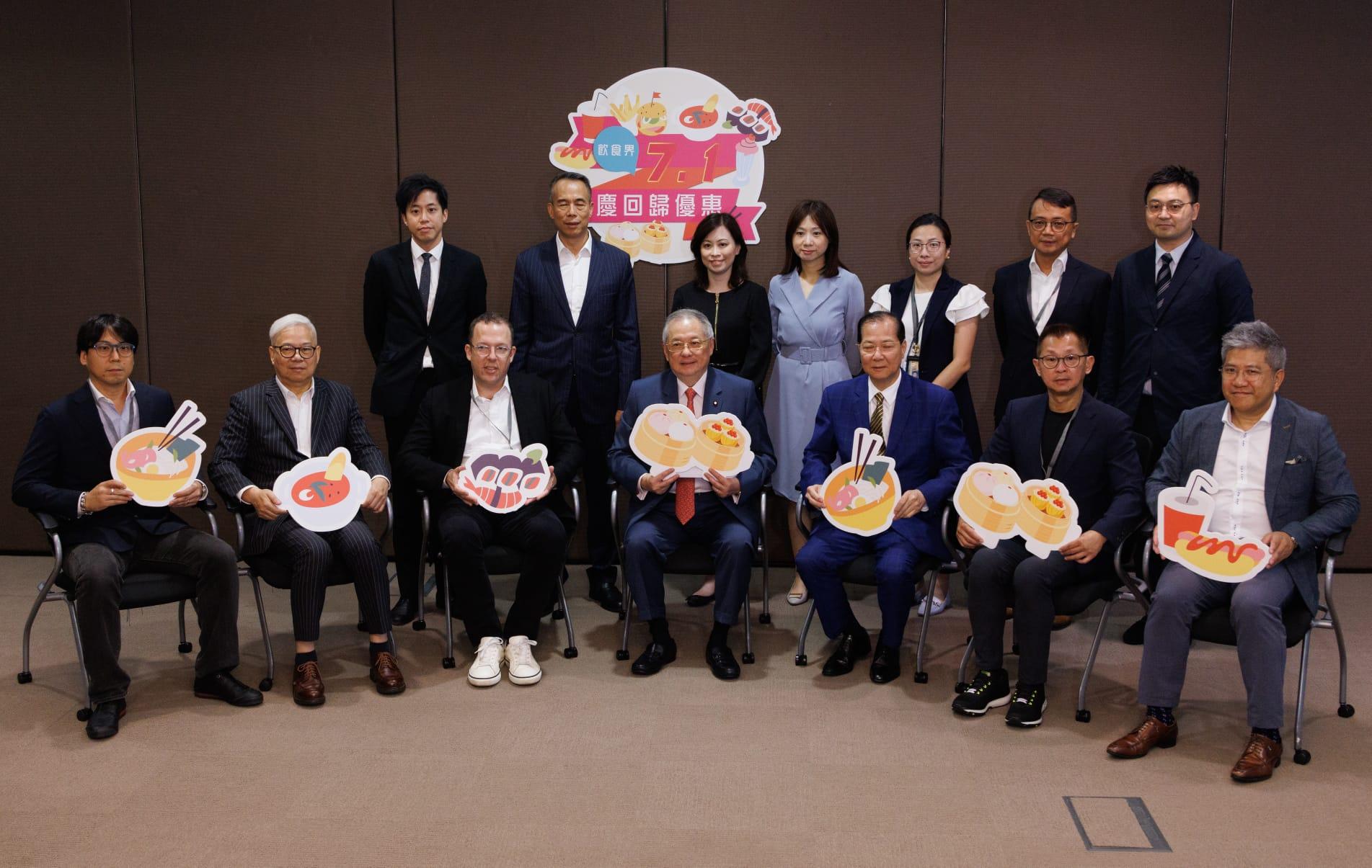 七一優惠|過千食肆提供71折優惠 麥當勞11元兩件菠蘿吉士批 (蘇文傑攝)