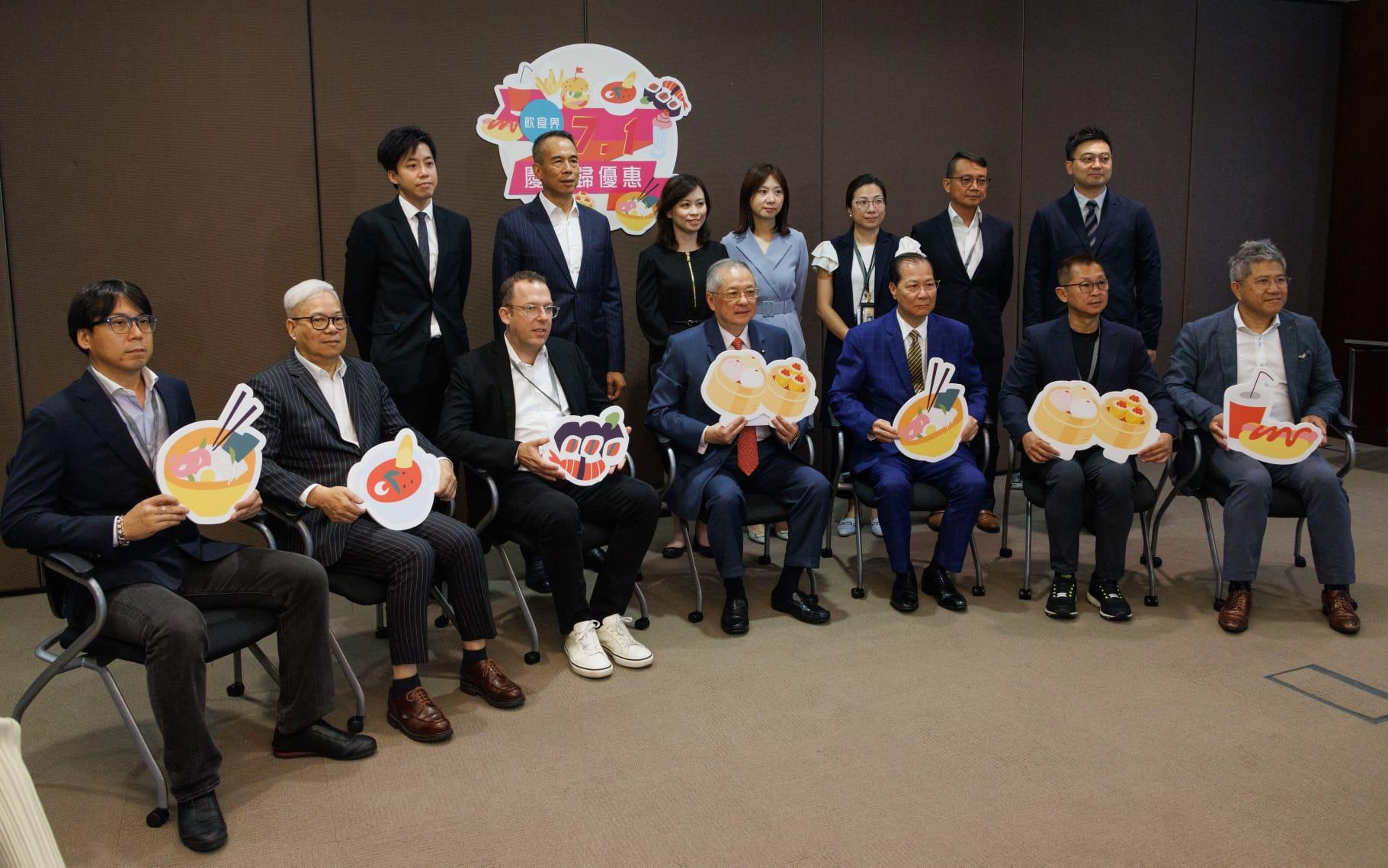 七一優惠|過千食肆提供71折優惠 麥當勞11元兩件菠蘿吉士批 (蘇文傑攝)