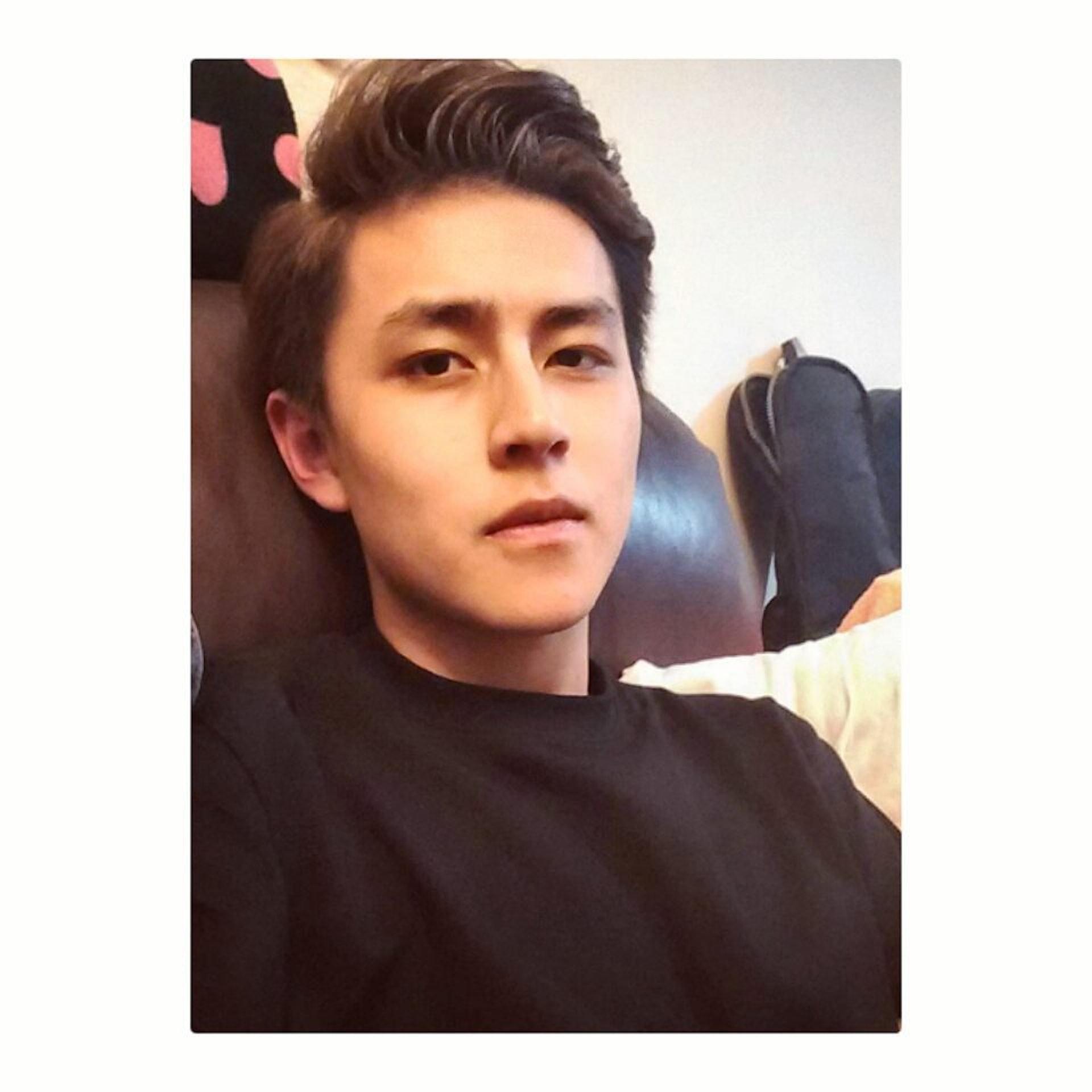 網民認為Agassi樣貌拍得住細佬。