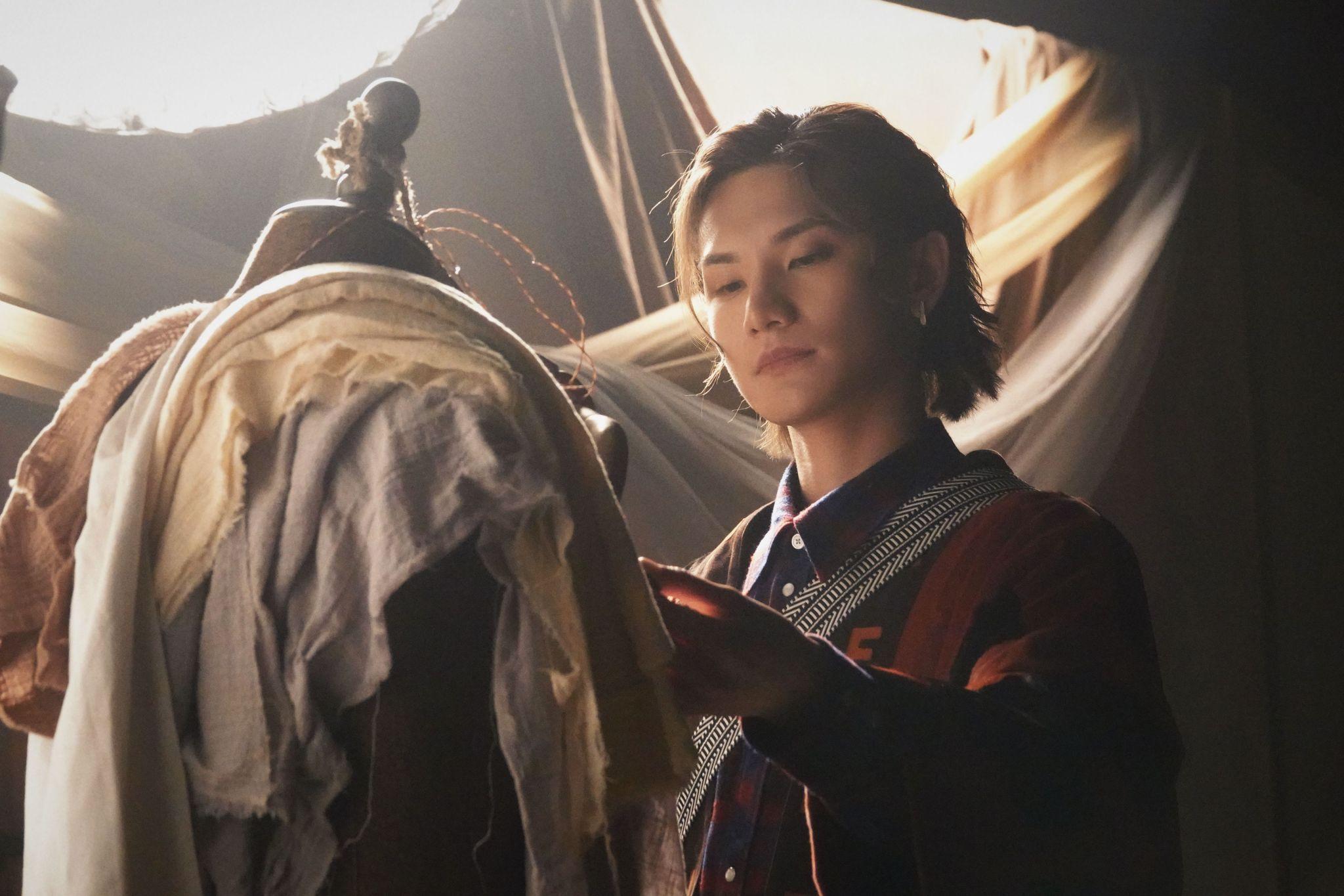 MIRROR今日推出跳唱團歌《SHEESH》。