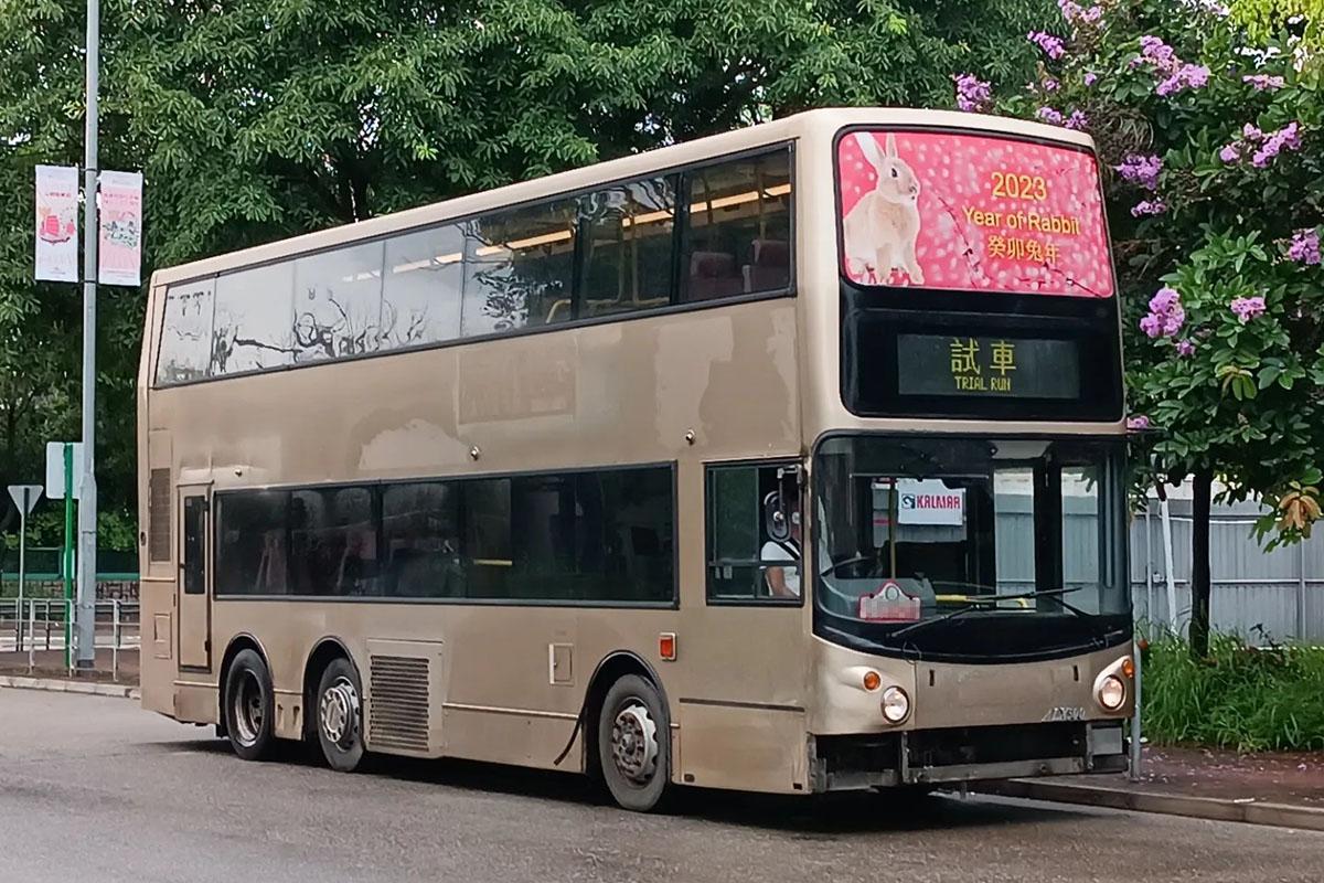 車輛被警方截獲前,有巴士迷拍攝到車輛在新界多區「出巡」。(網上圖片)