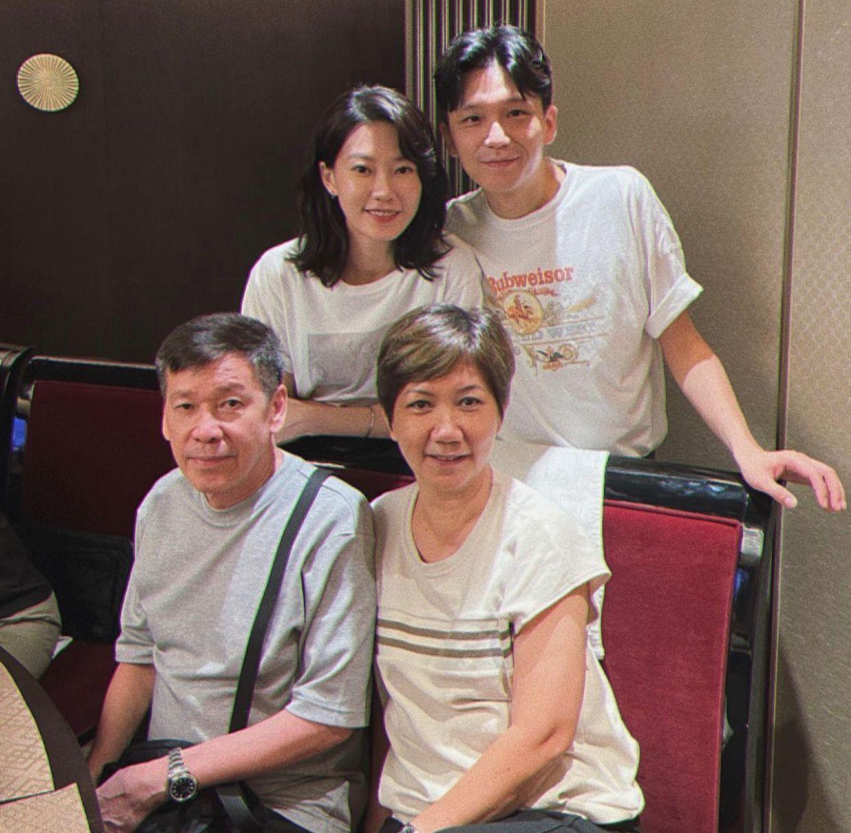 Fish父母日前來港,她安排男友盧鎮業見家長順便慶祝父親節。