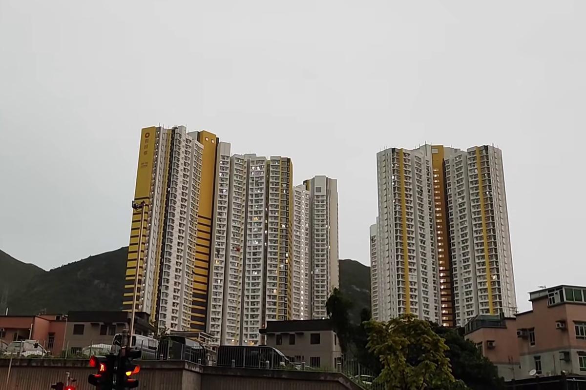 和田邨和喜樓一個單位被閃電劈中。(網民Carol Tam@FB群組「顯影屯門。青山散步」)