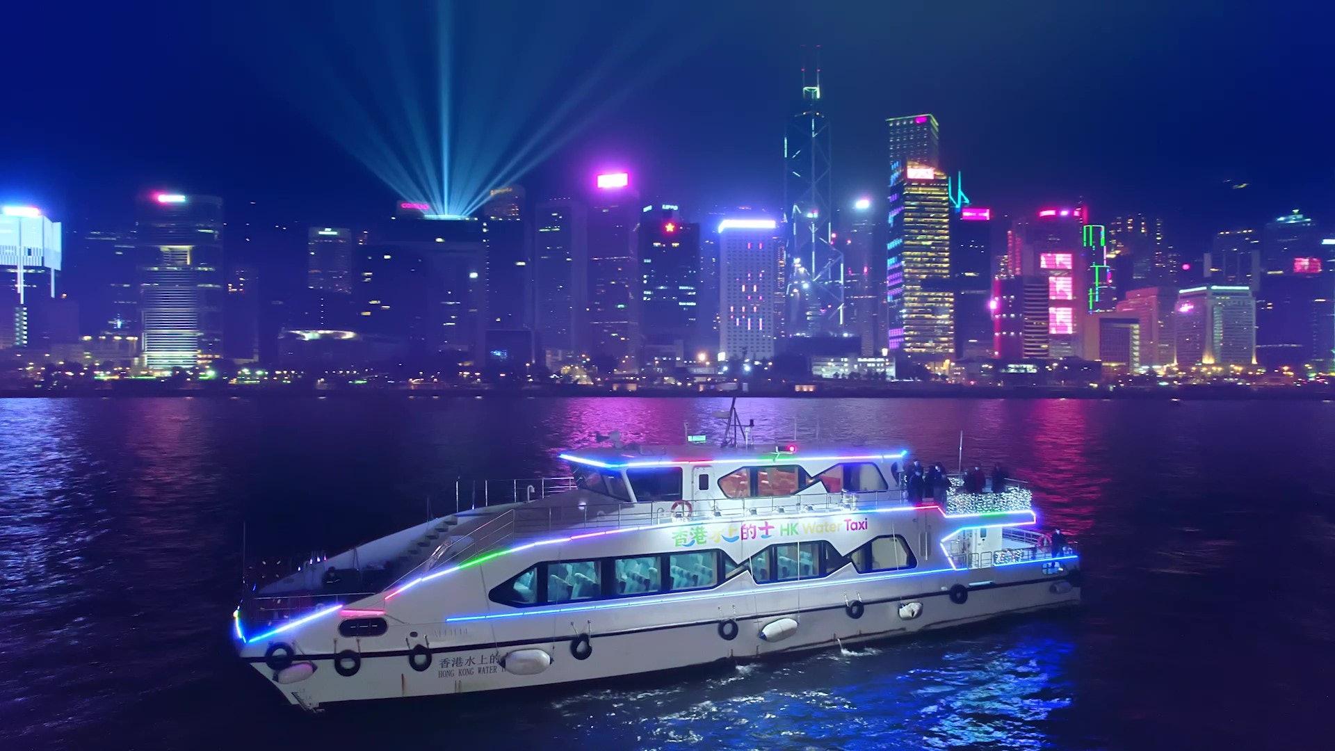 富裕小輪水上的士