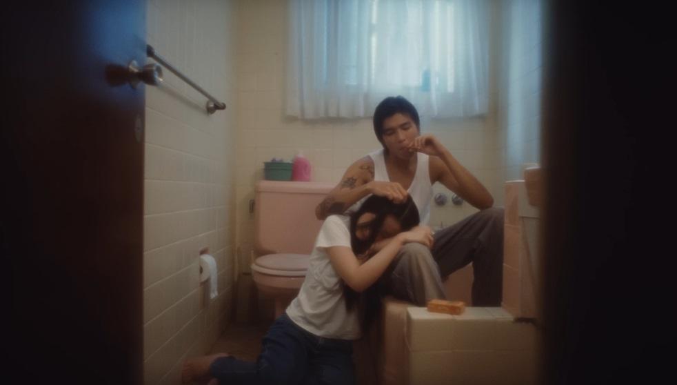 張蔓莎與男模焯嵐扮演情侶。