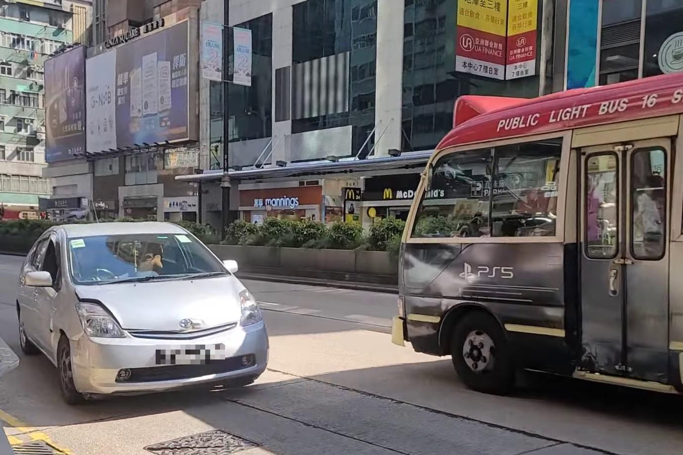 私家車擬逆線轉入登打士街不果,倒後返回彌敦道時仍然逆線。(網民梁銘球@FB群組「車cam L(香港群組)」)
