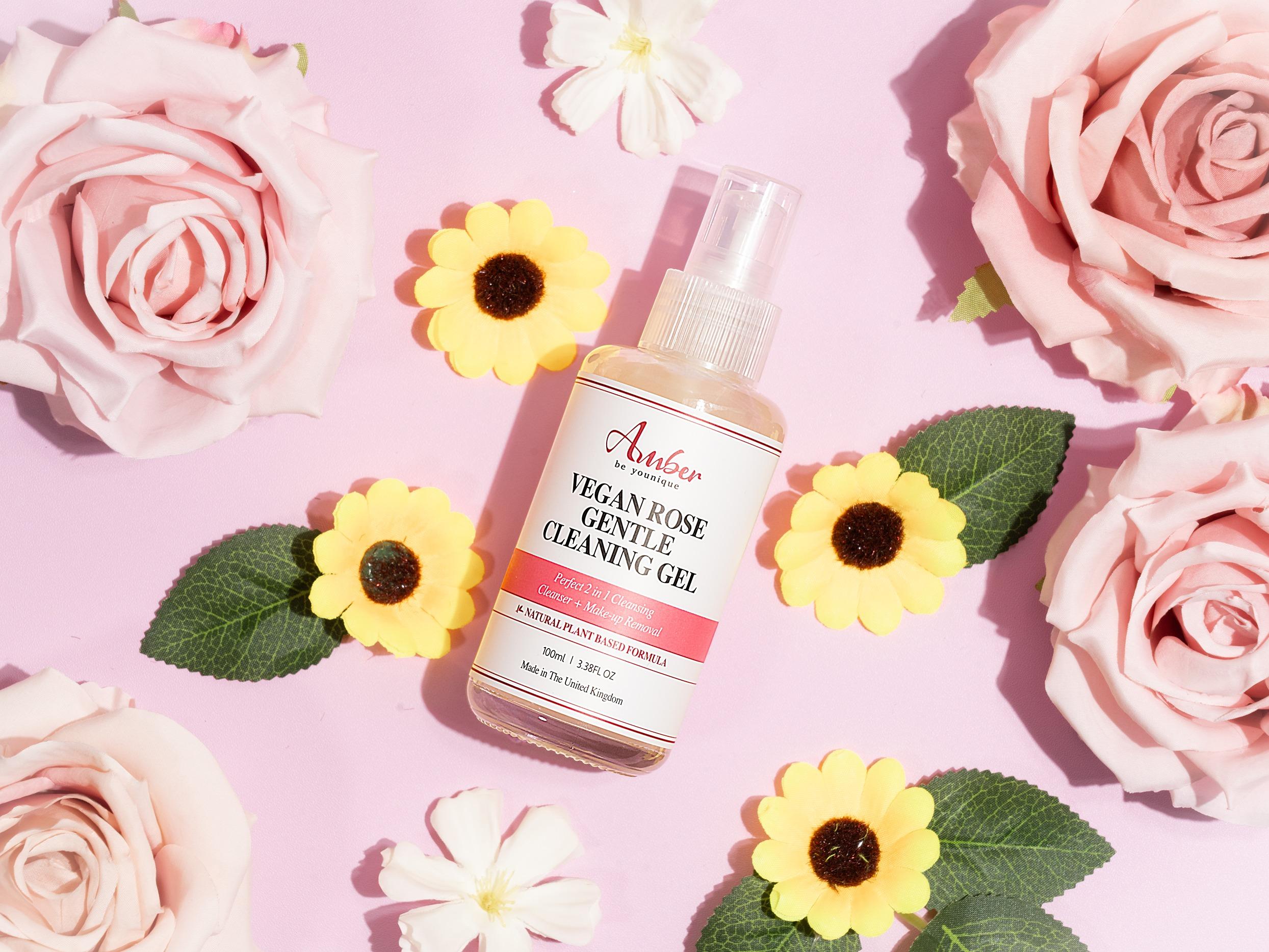 玫瑰淨膚啫喱 $268 潔面同時卸妝,萃取玫瑰精華,富含維他命及抗氧化物,輕柔溫和,潔淨無殘留。