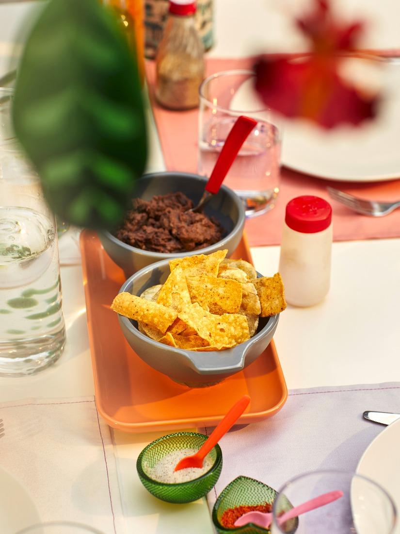 ÖMSESIDIG 托盤附2個碗(原價$119.9、特價$69.9):ÖMSESIDIG托盤連兩個碗十分實用,用來放醬汁、果仁或其他零食同樣合適。