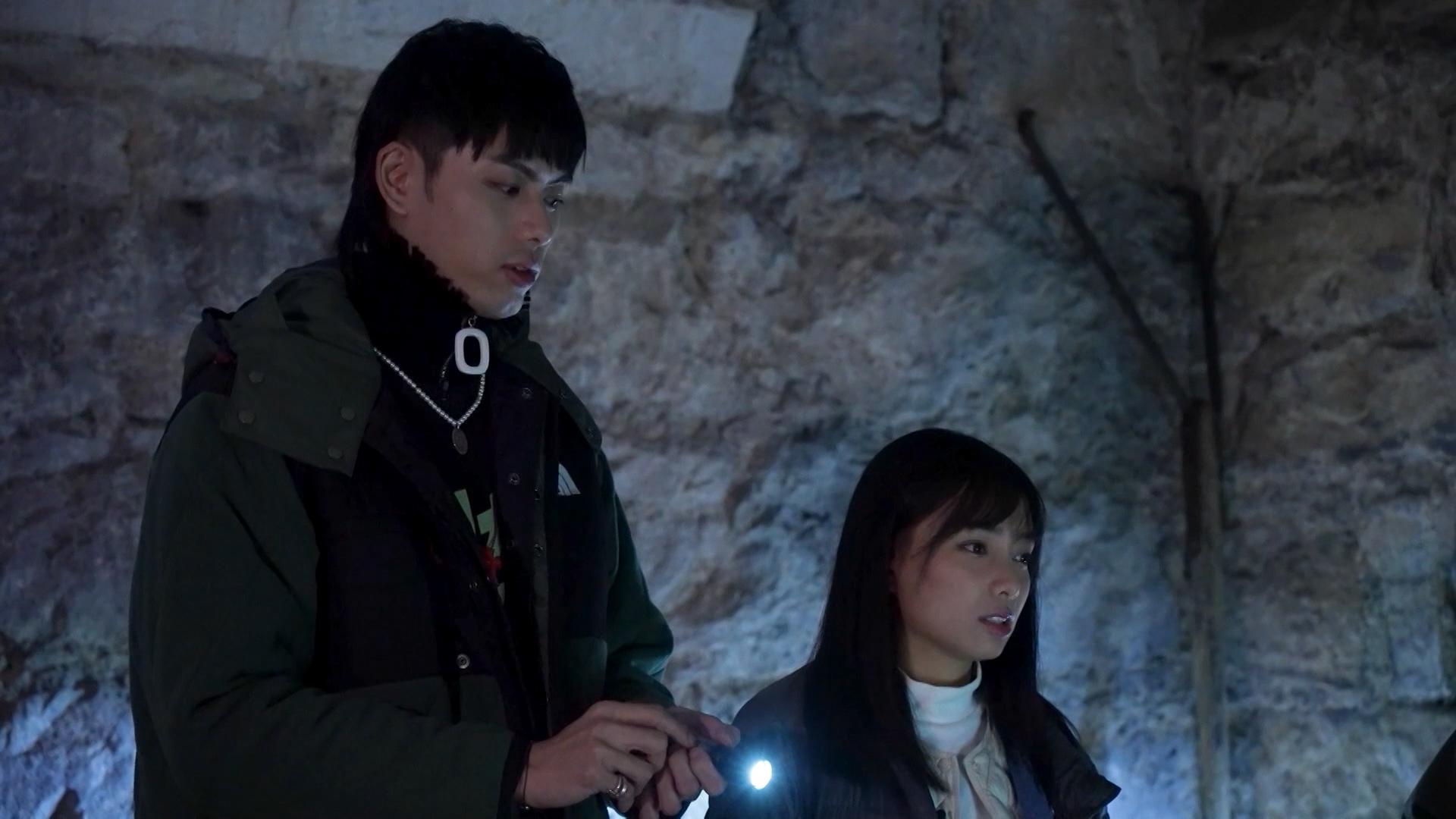 二人勇闖城堡內最猛鬼的牢房,周圍的環境陰森恐怖,令二人直呼「毛管戙」。